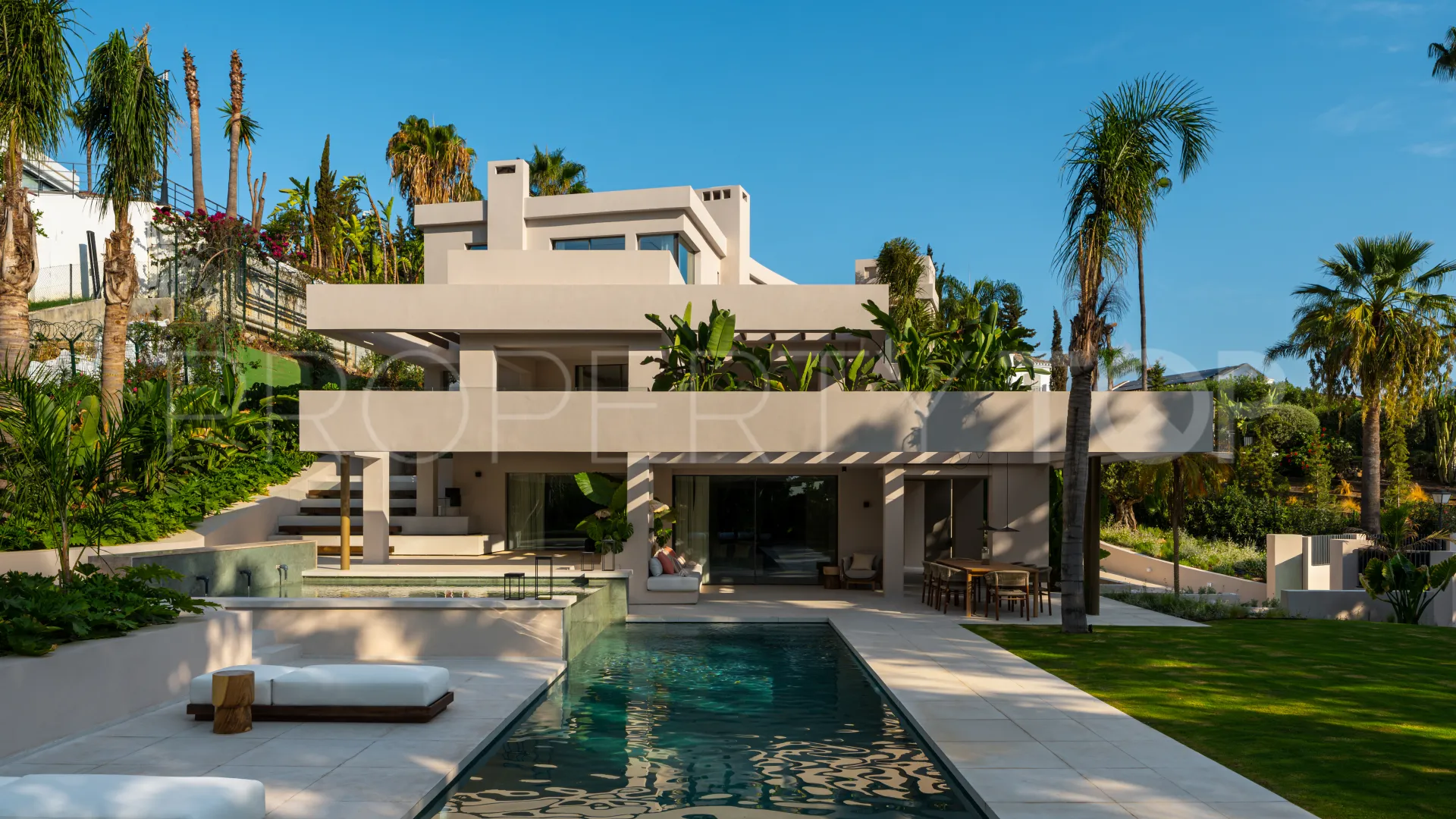 Nueva Andalucia 7 bedrooms villa for sale