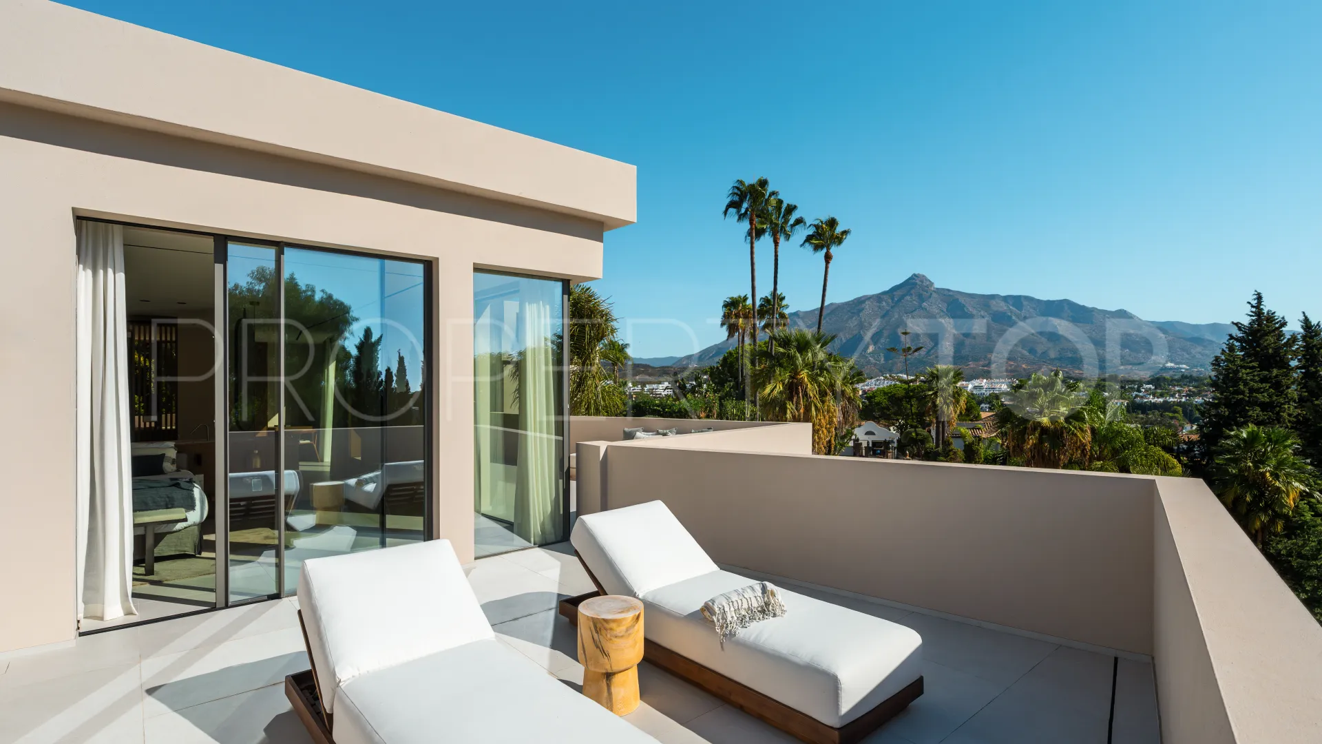 Nueva Andalucia 7 bedrooms villa for sale