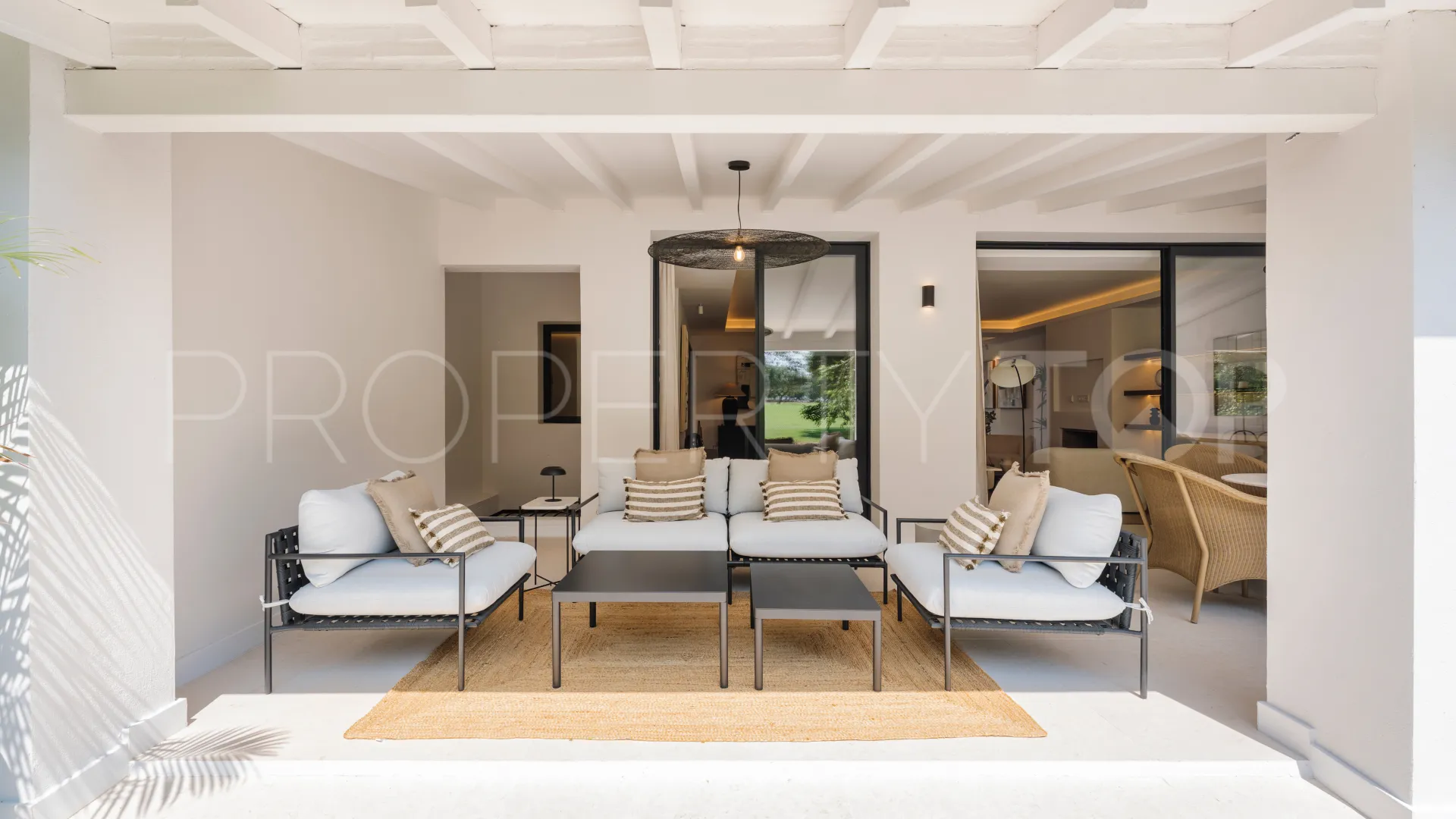 Town house in Nueva Andalucia for sale