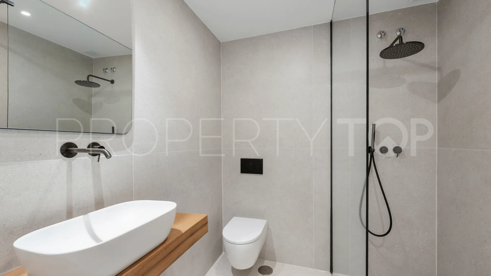Town house in Nueva Andalucia for sale