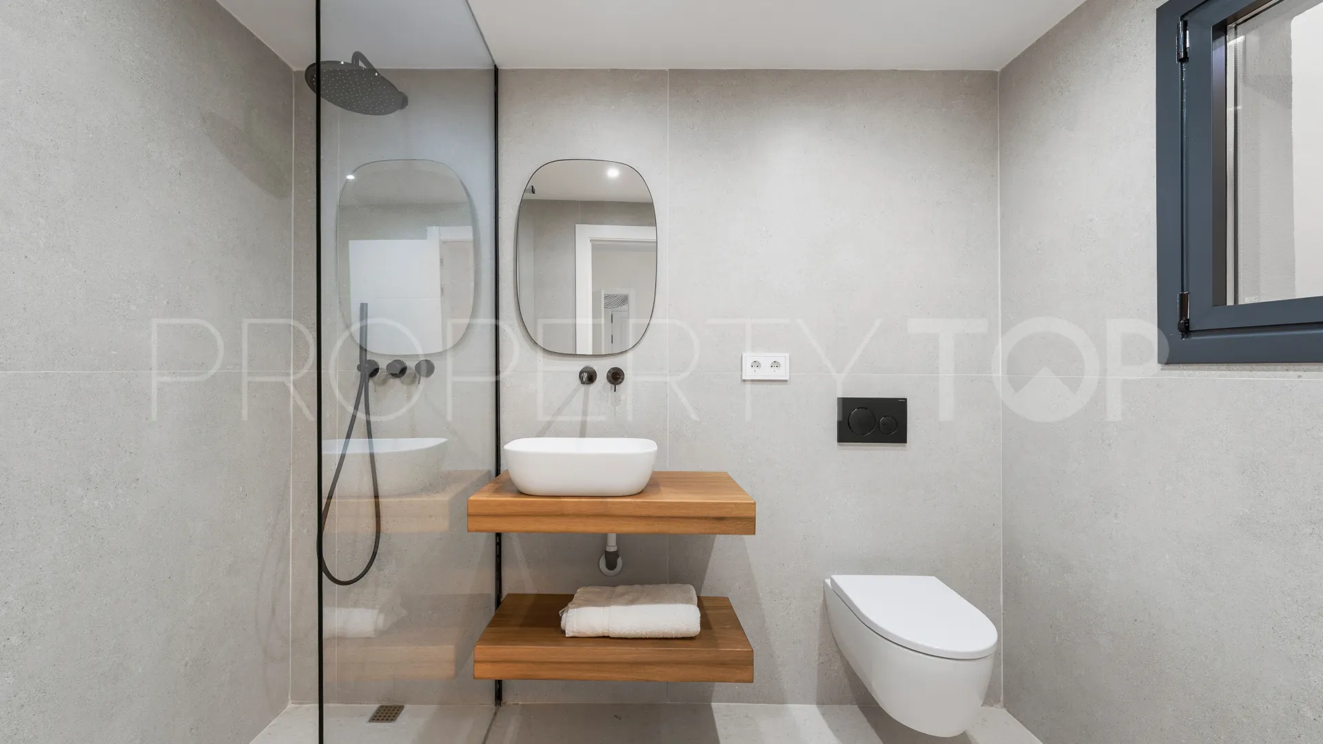 Town house in Nueva Andalucia for sale