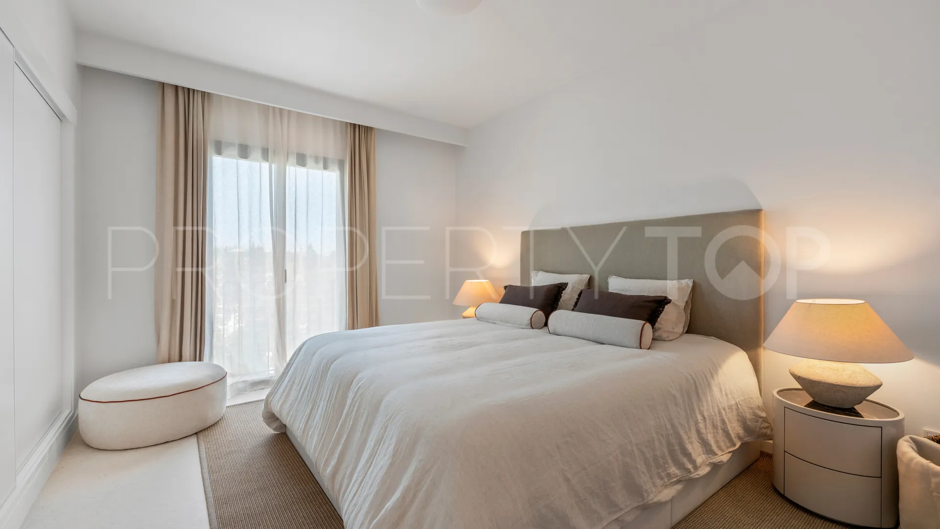 Town house in Nueva Andalucia for sale