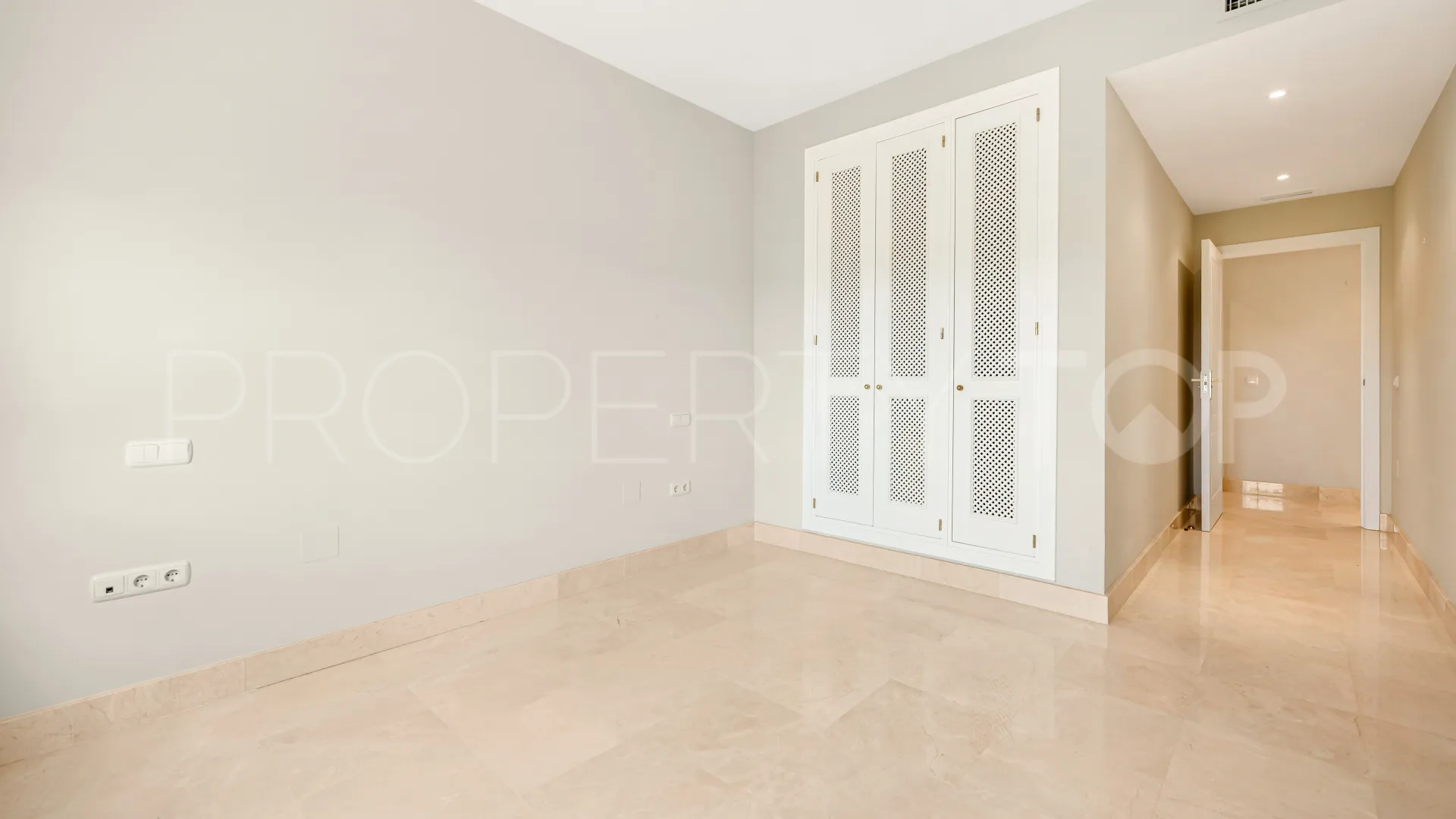 Apartamento a la venta en San Pedro de Alcantara de 3 dormitorios