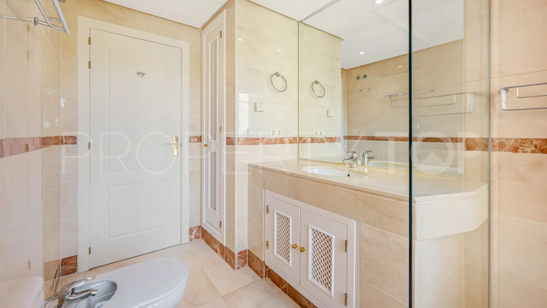 Apartamento a la venta en San Pedro de Alcantara de 3 dormitorios