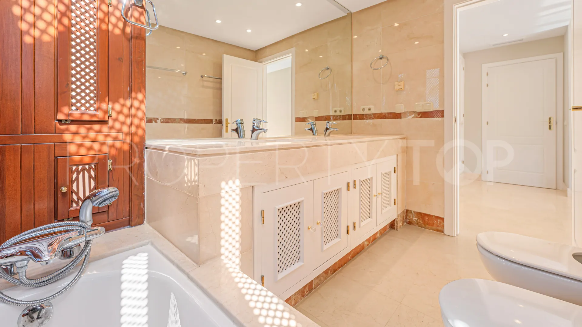 Apartamento a la venta en San Pedro de Alcantara de 3 dormitorios