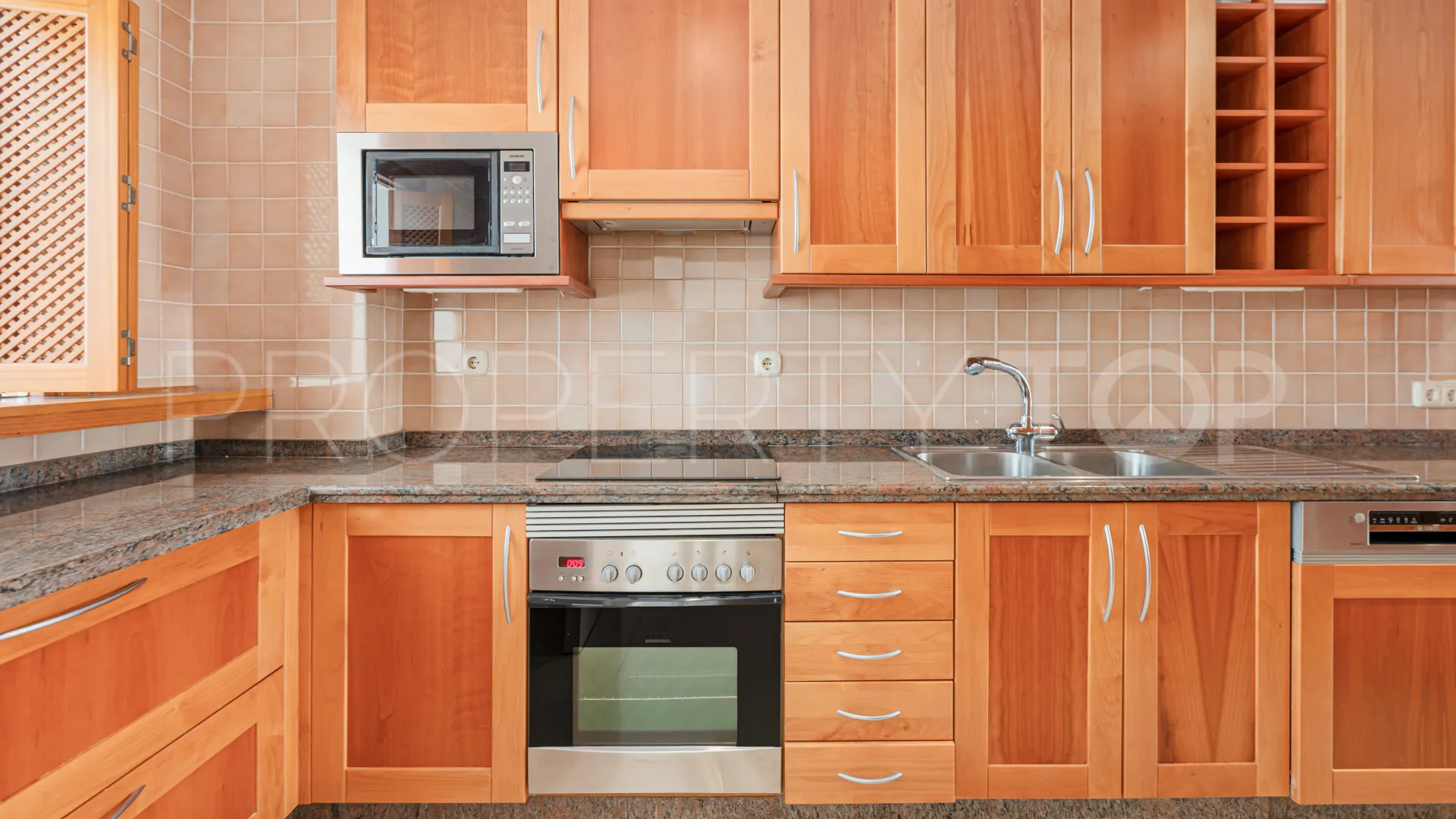 Apartamento a la venta en San Pedro de Alcantara de 3 dormitorios
