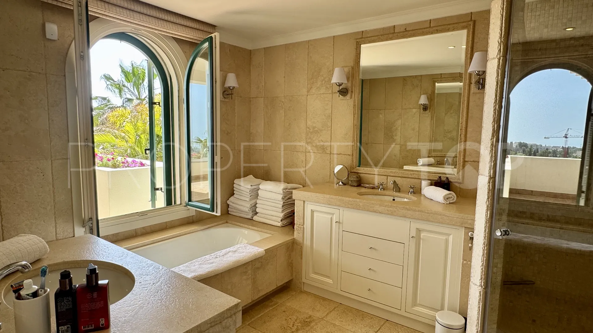Cascada de Camojan, villa en venta con 5 dormitorios