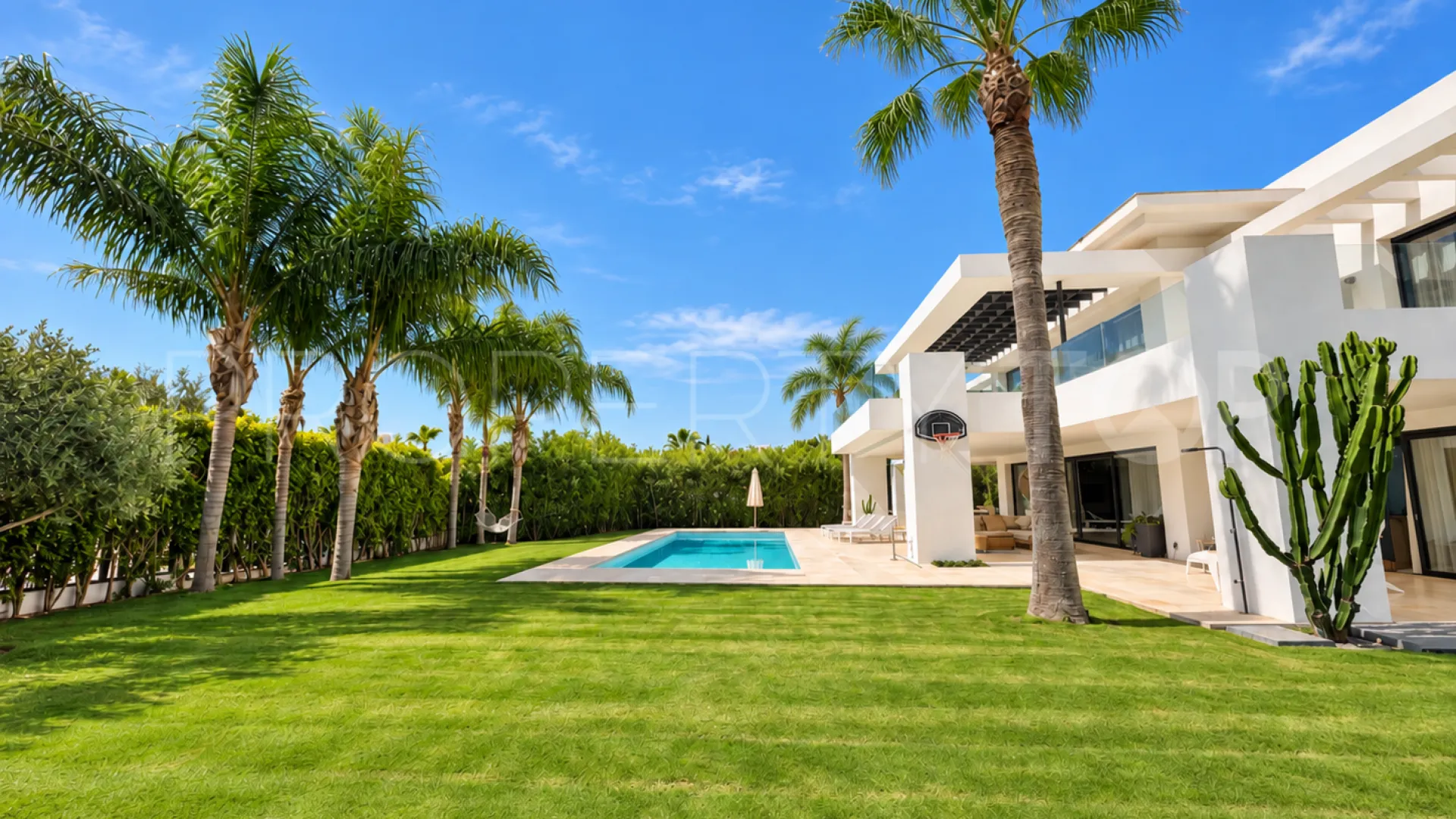 Villa for sale in Los Olivos
