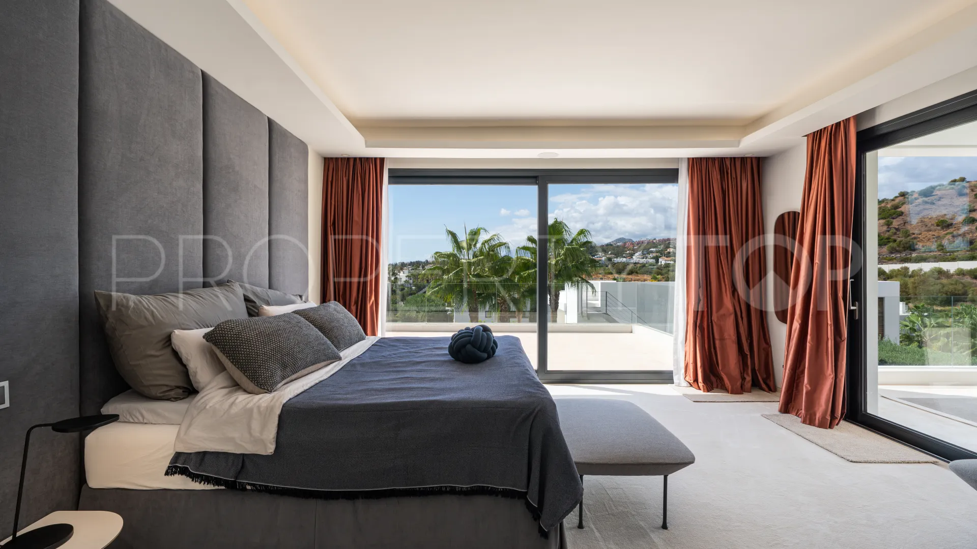 5 bedrooms villa for sale in Haza del Conde