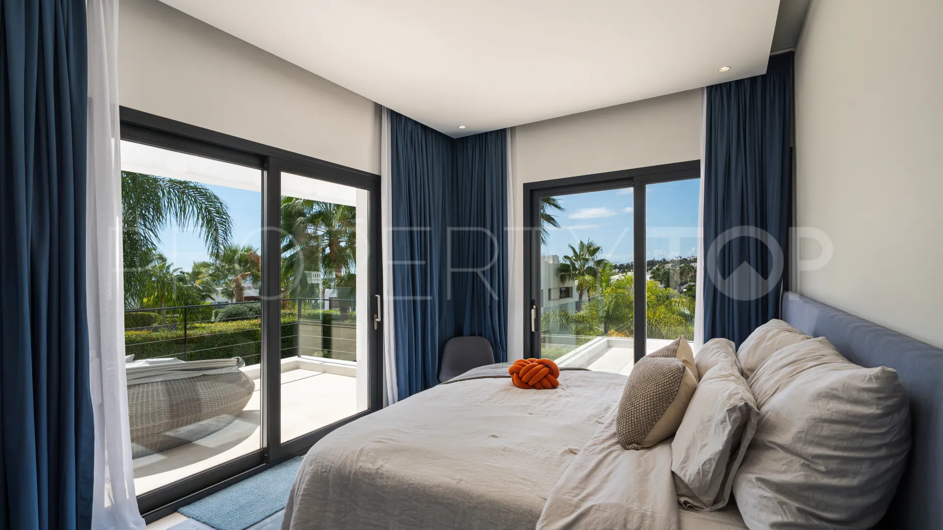 5 bedrooms villa for sale in Haza del Conde