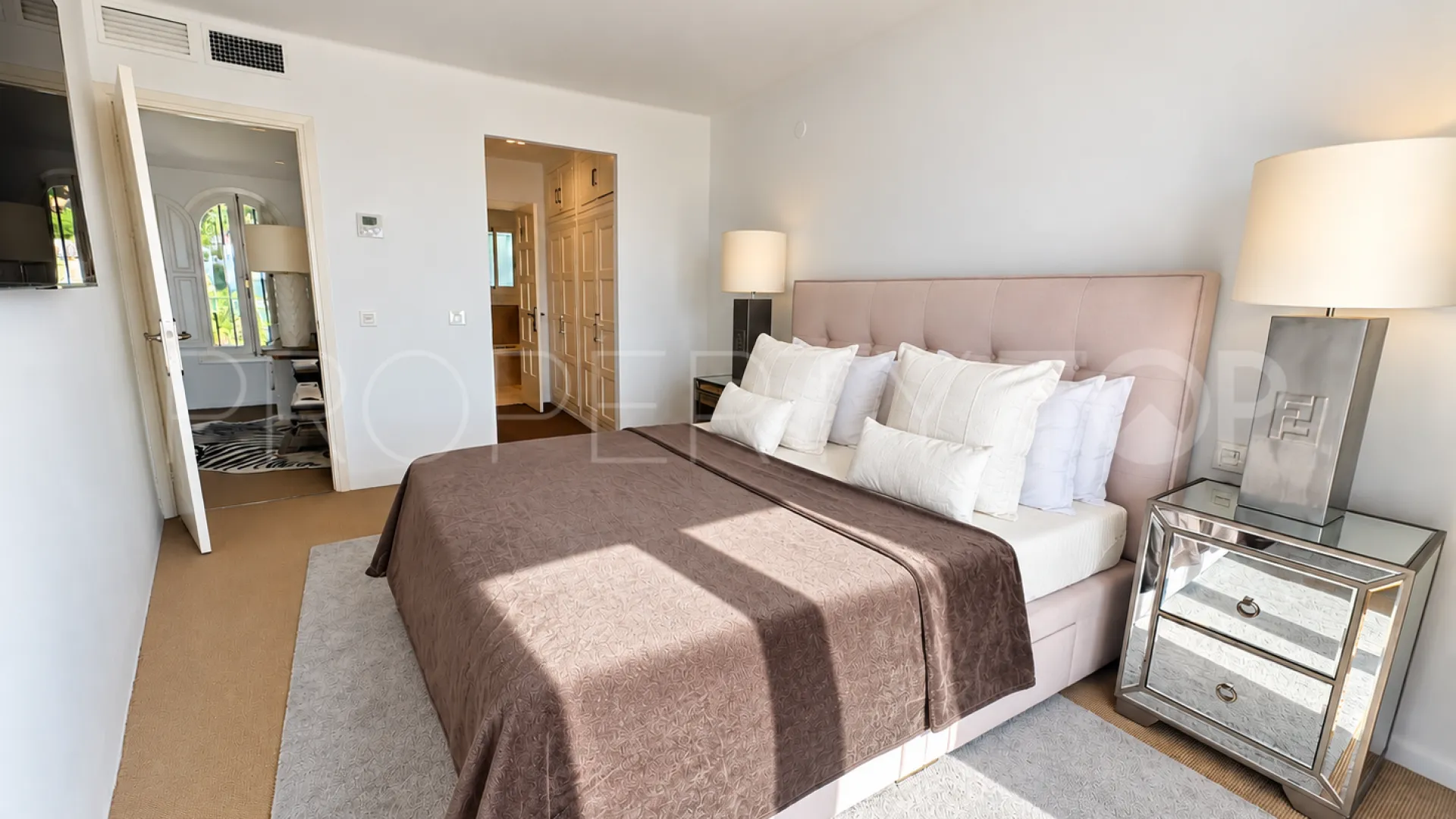 Adosado a la venta en Los Altos de los Monteros con 4 dormitorios