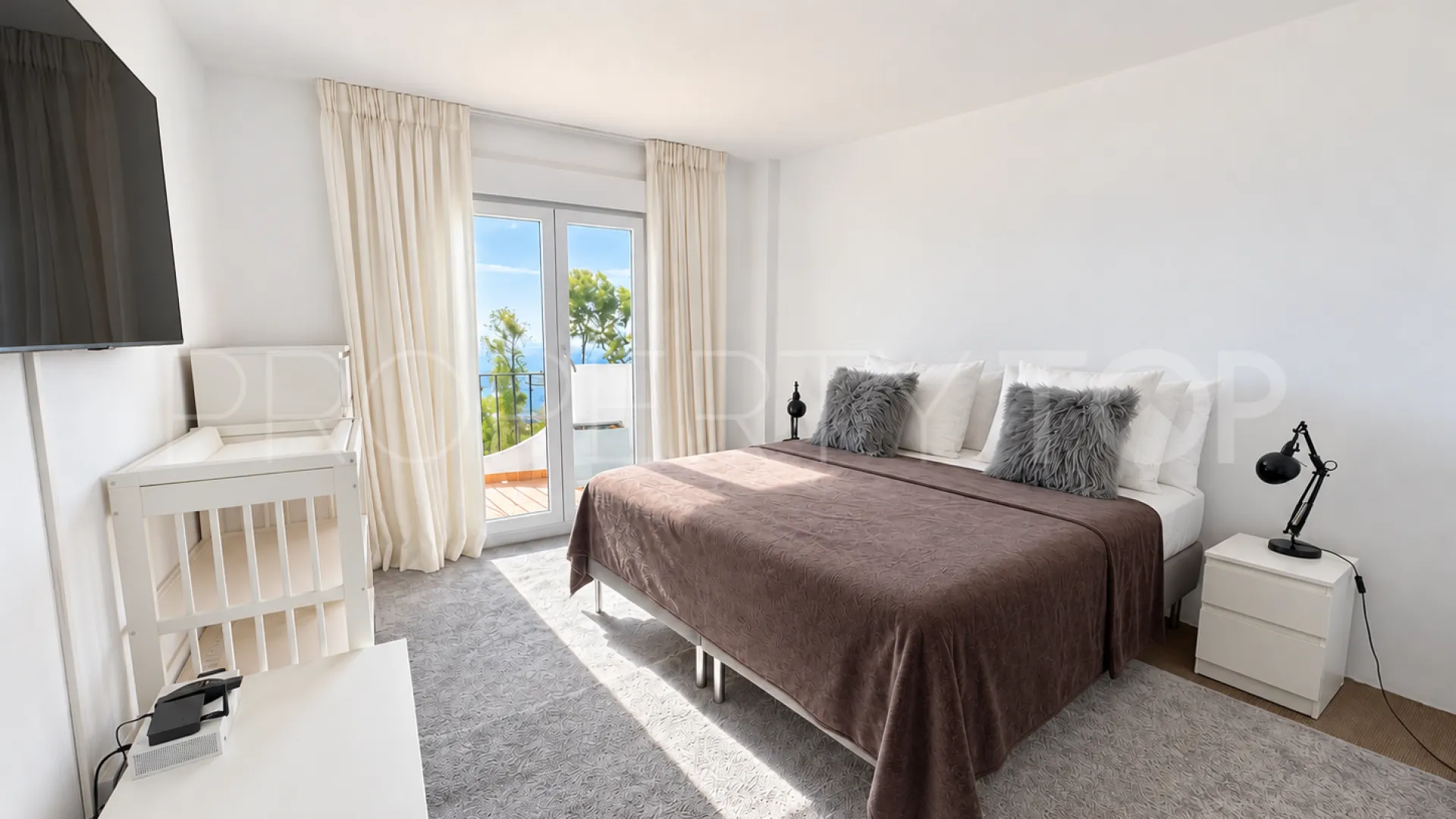 Adosado a la venta en Los Altos de los Monteros con 4 dormitorios