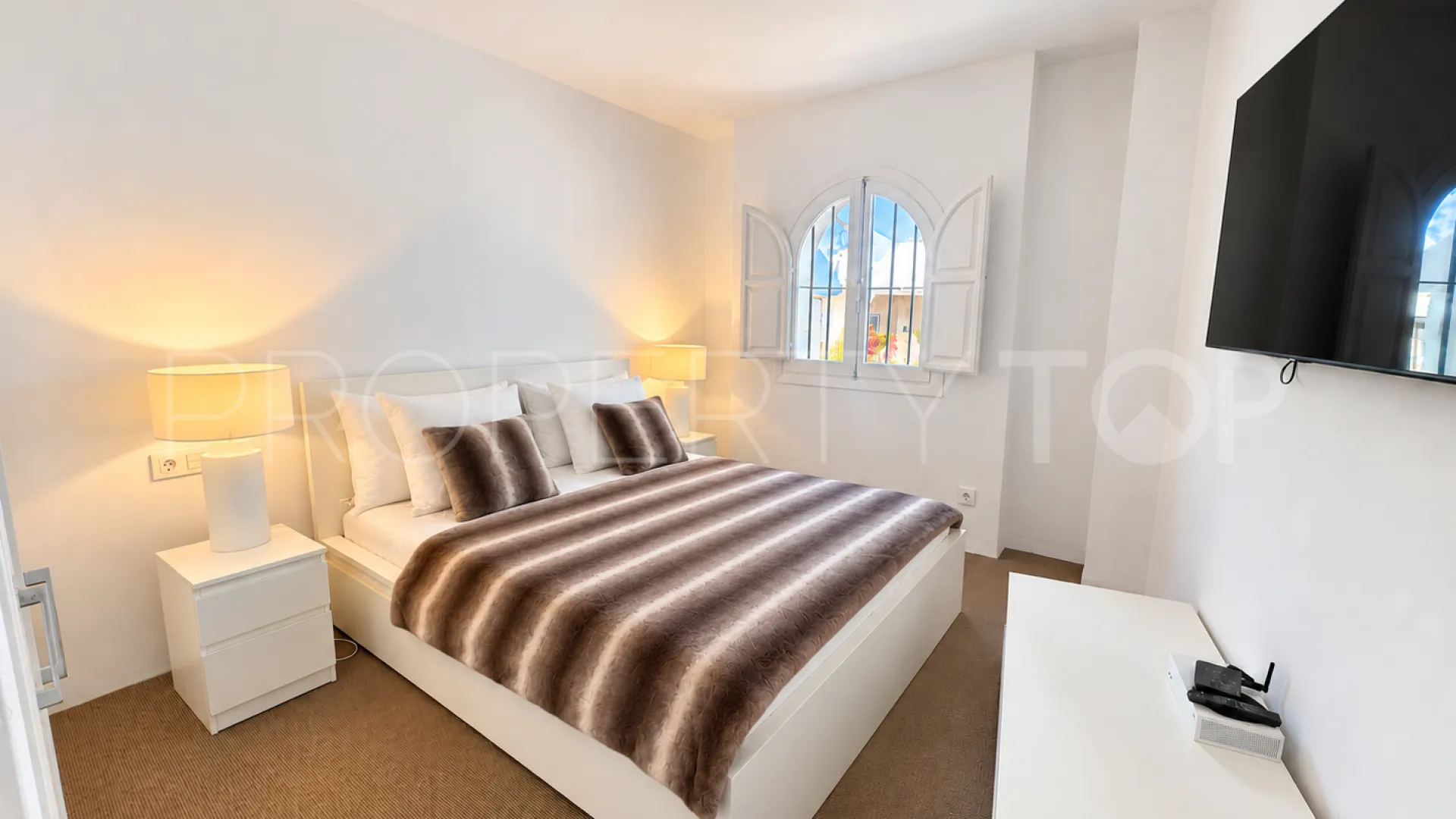 Adosado a la venta en Los Altos de los Monteros con 4 dormitorios