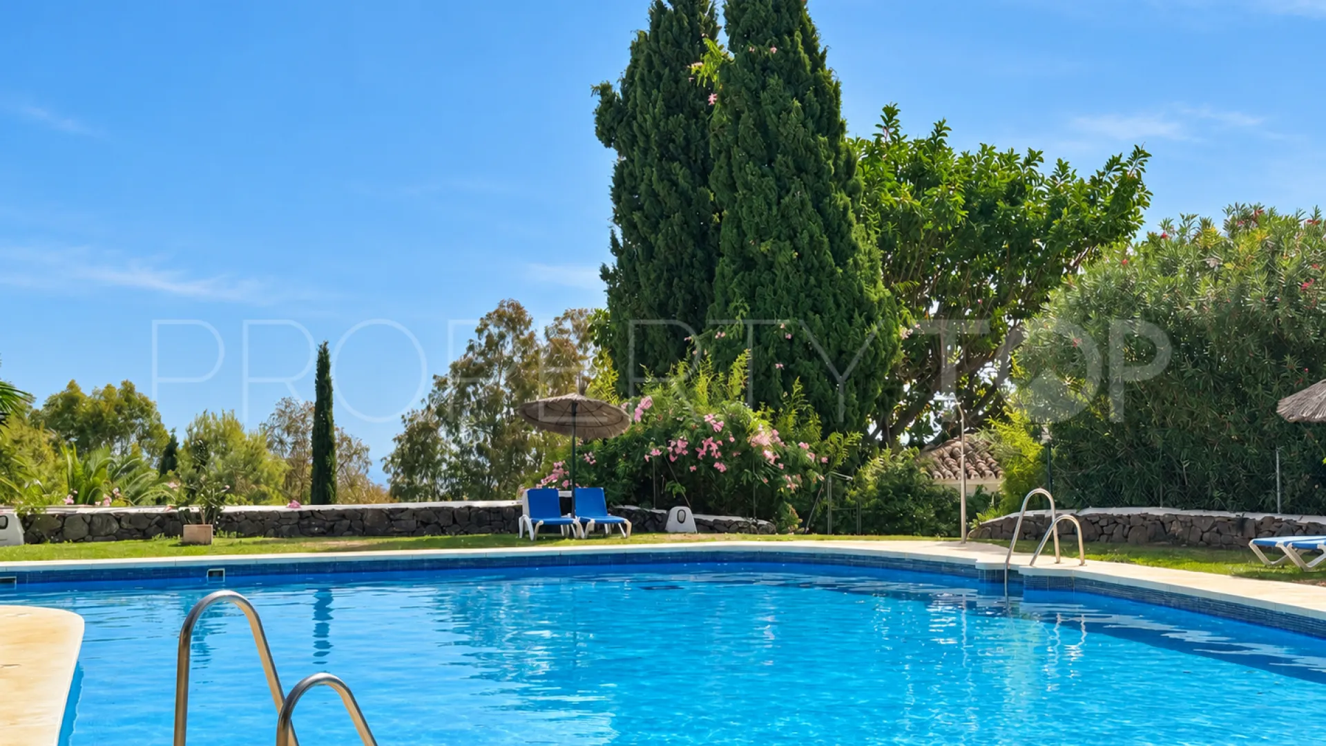 Adosado a la venta en Los Altos de los Monteros con 4 dormitorios