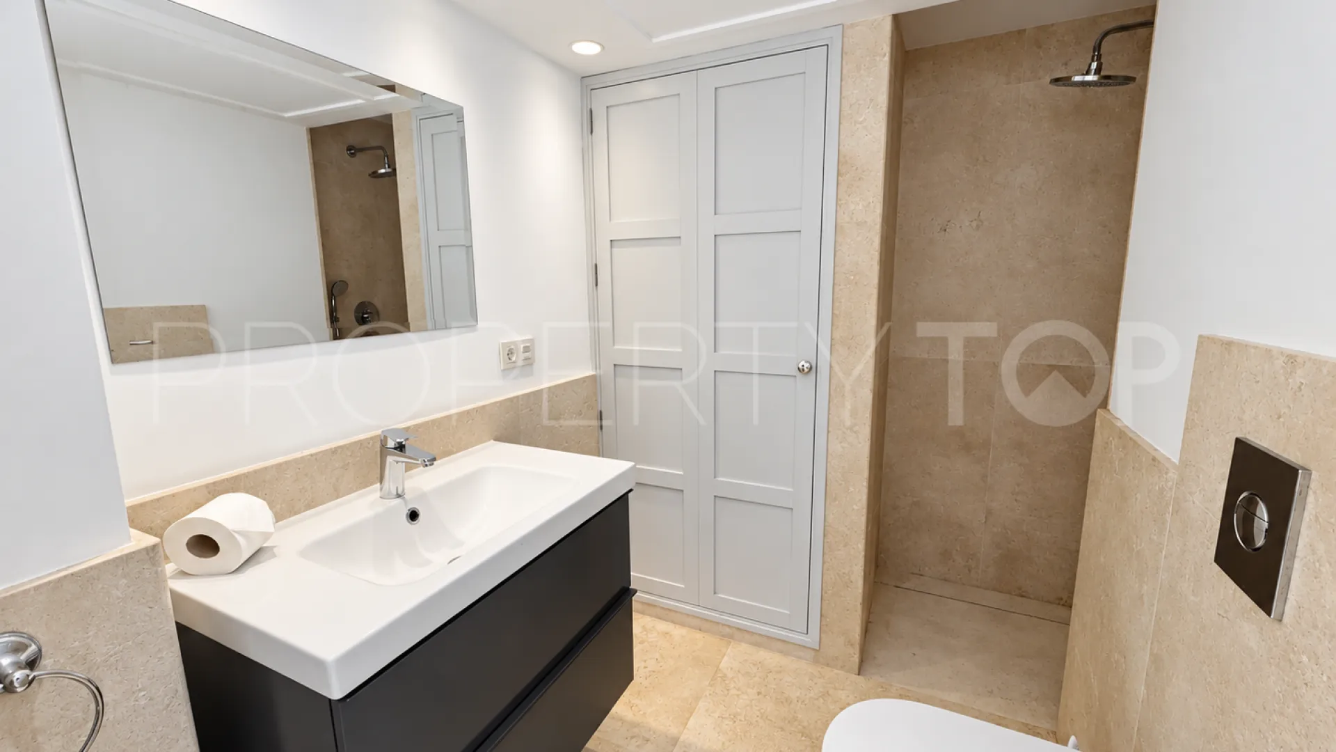 Adosado a la venta en Los Altos de los Monteros con 4 dormitorios
