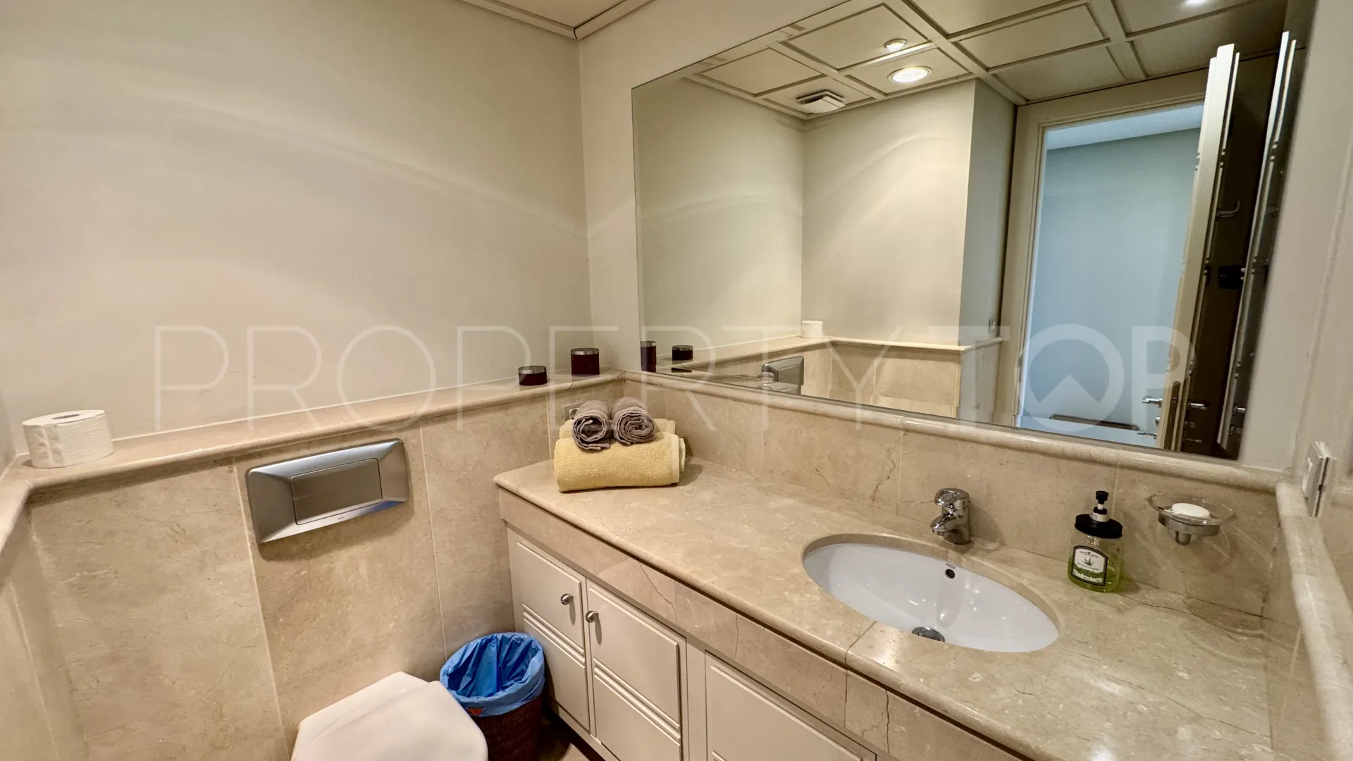 Apartamento en venta de 3 dormitorios en La Trinidad