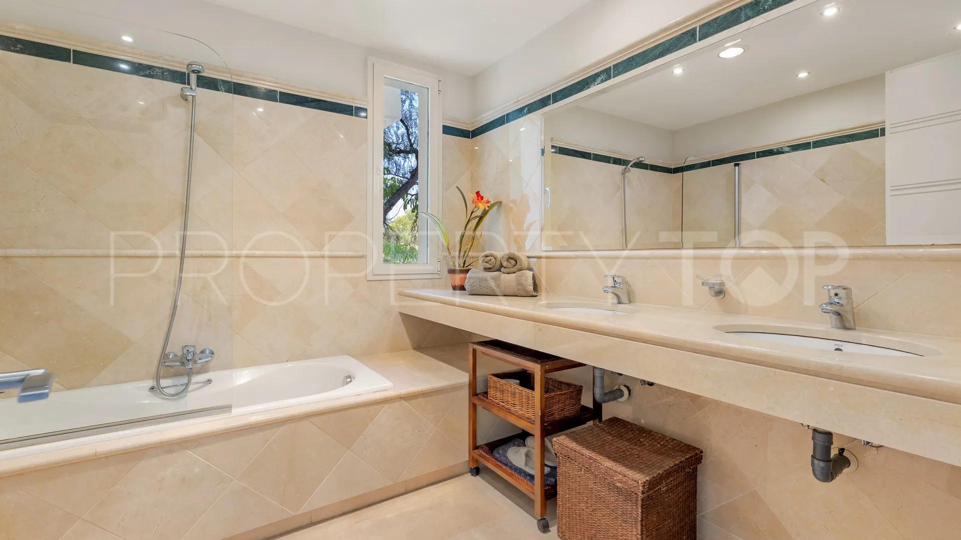 For sale apartment with 3 bedrooms in La Trinidad