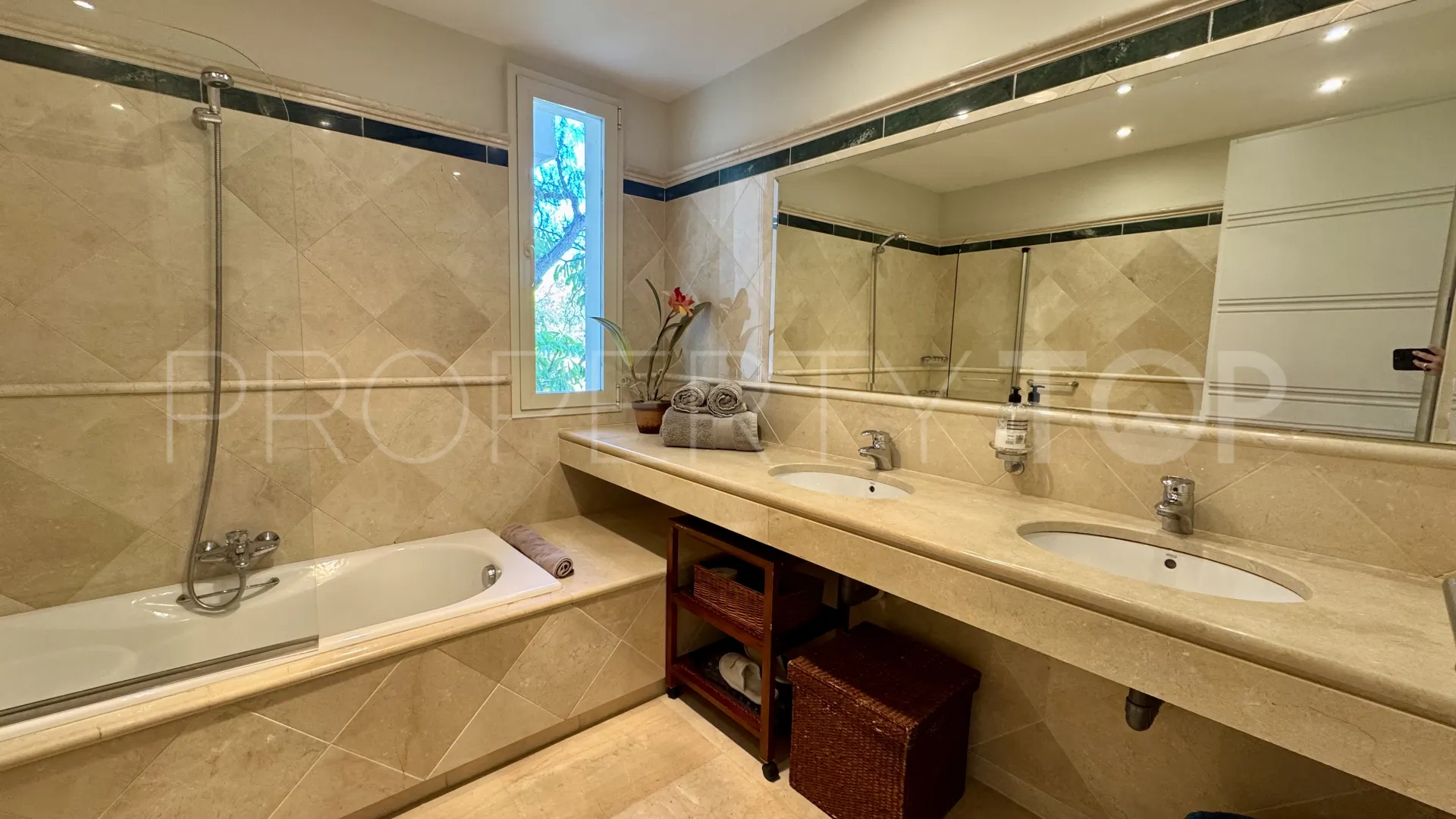 Apartamento en venta de 3 dormitorios en La Trinidad