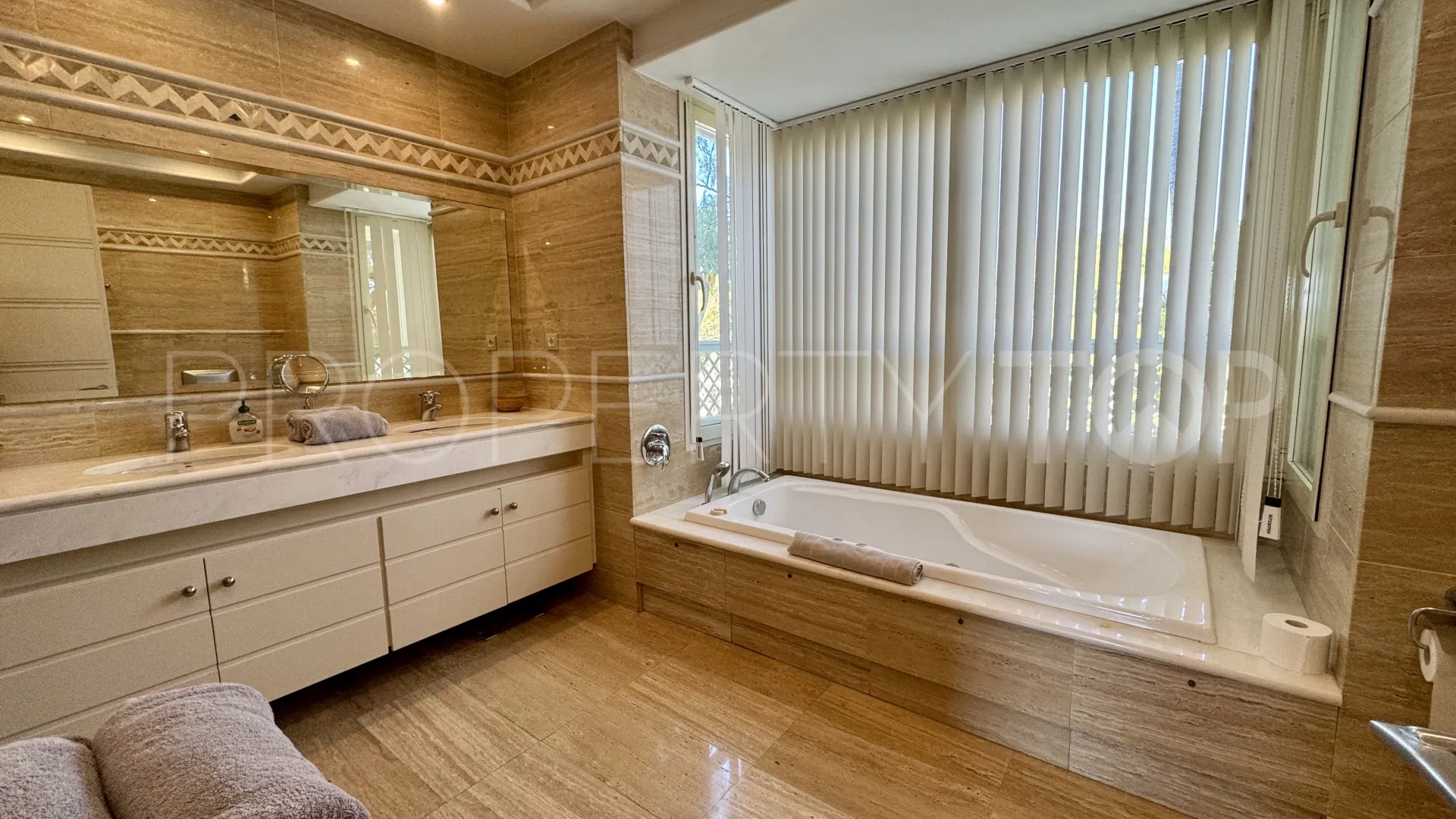Apartamento en venta de 3 dormitorios en La Trinidad