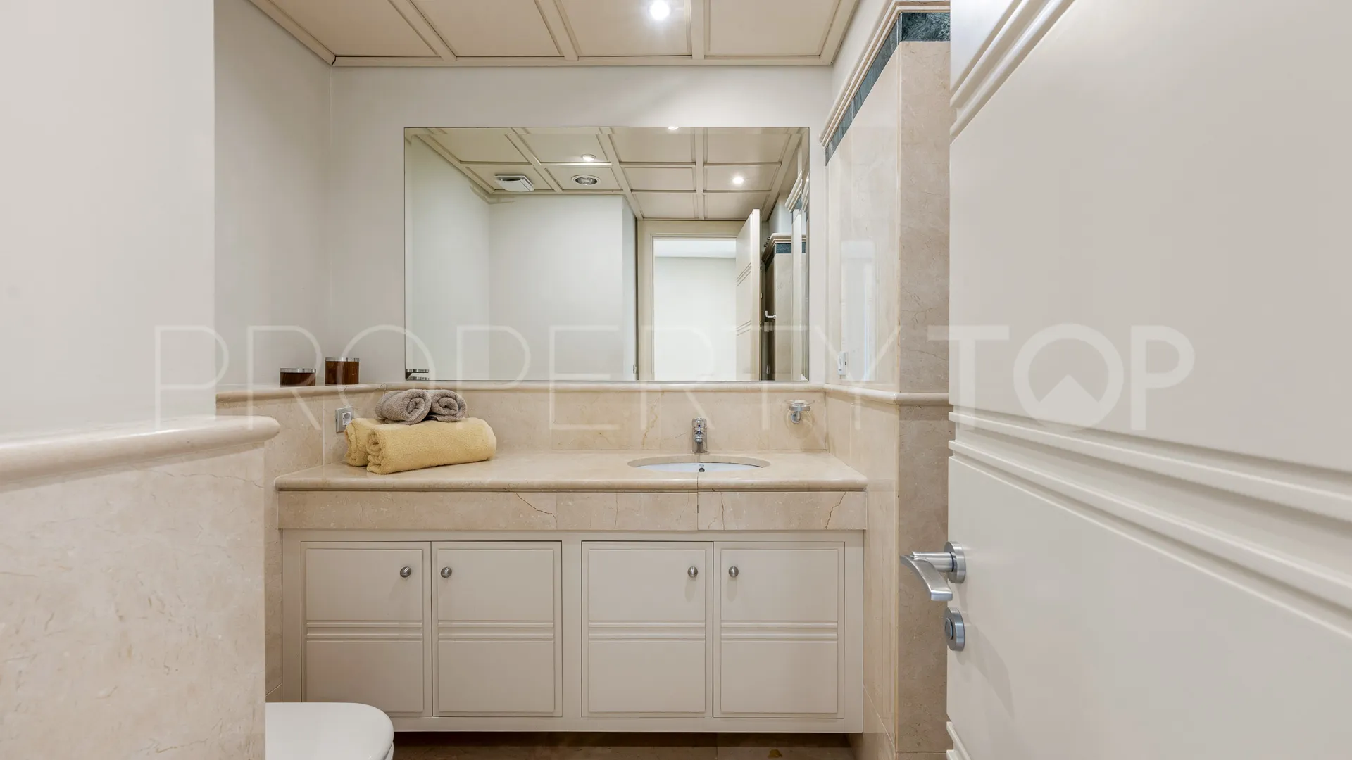 For sale apartment with 3 bedrooms in La Trinidad