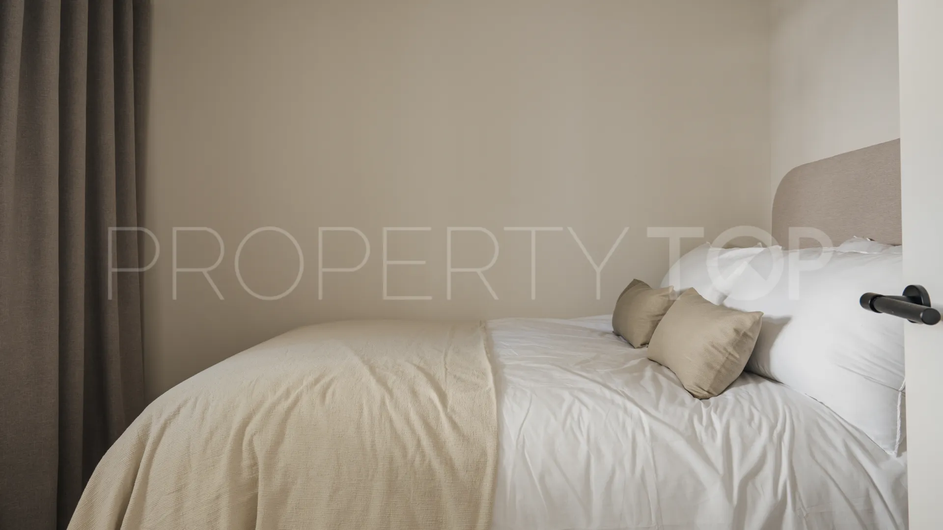 Apartment in La Quinta Village for sale