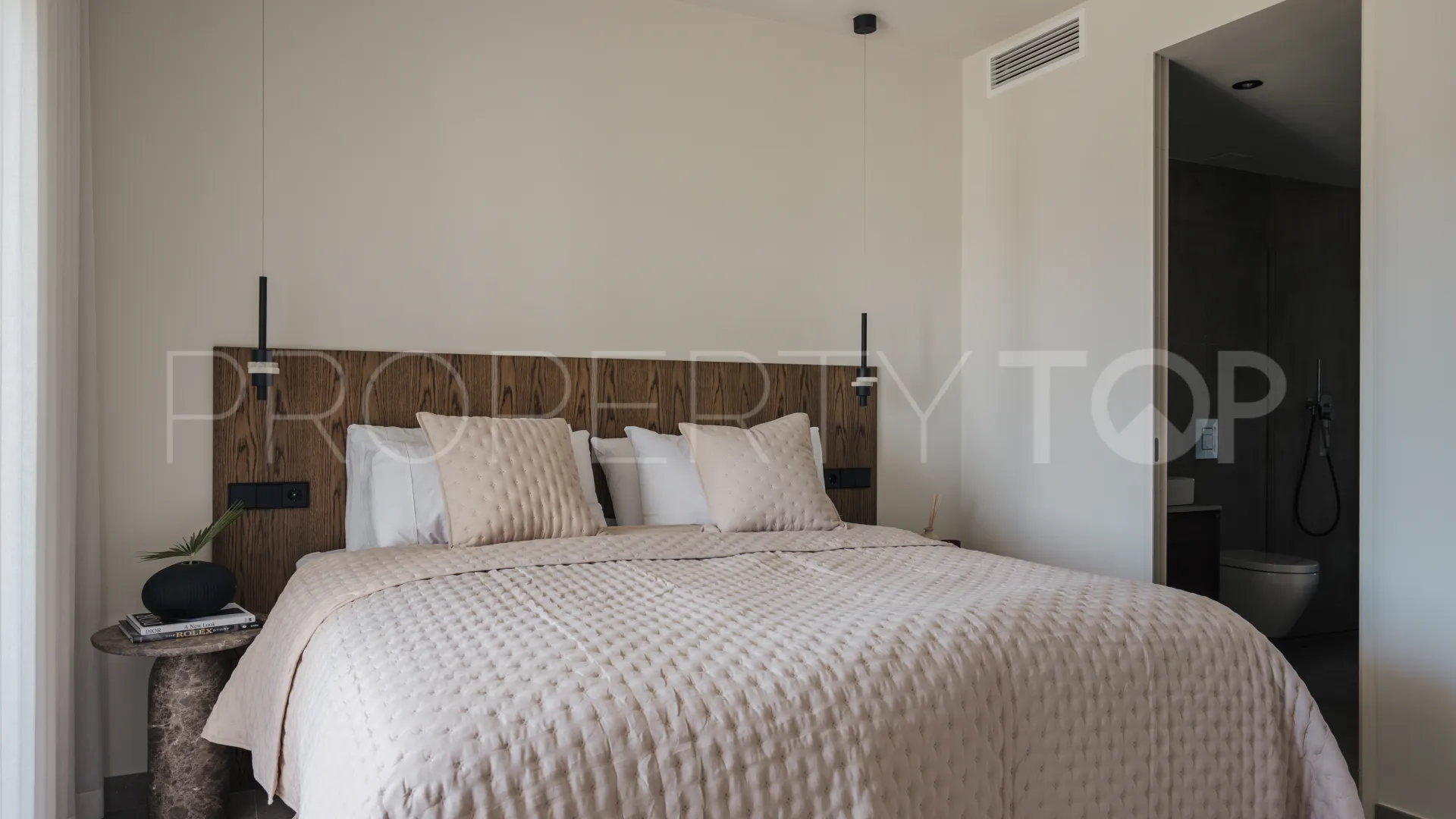 Apartment in La Quinta Village for sale