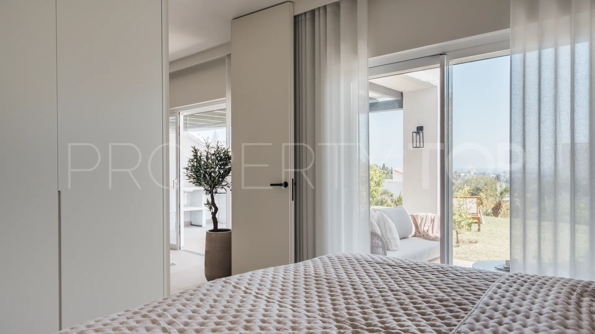 Apartment in La Quinta Village for sale