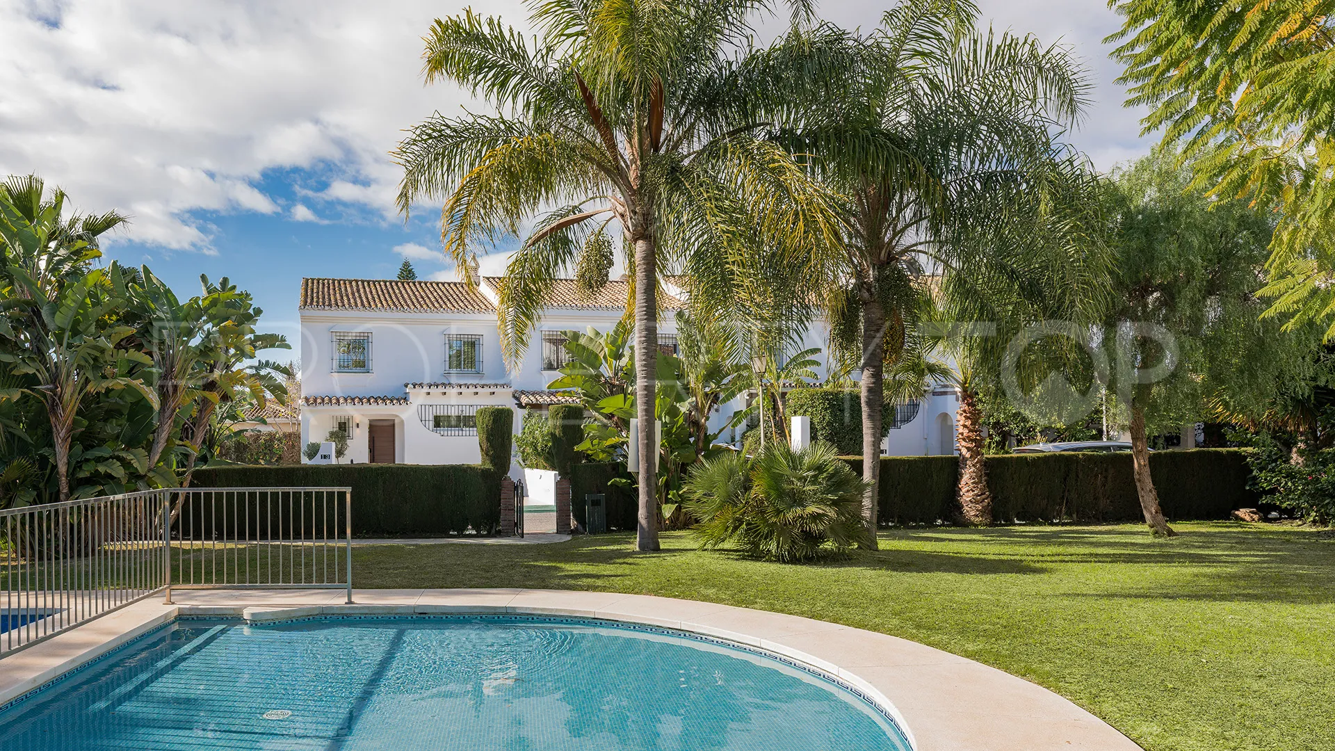 Las Petunias town house for sale