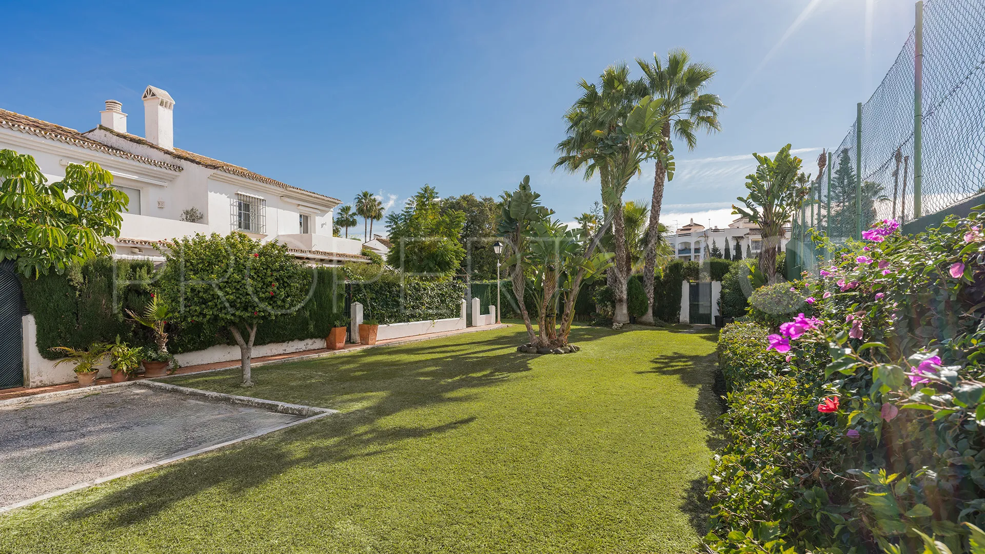 Las Petunias town house for sale