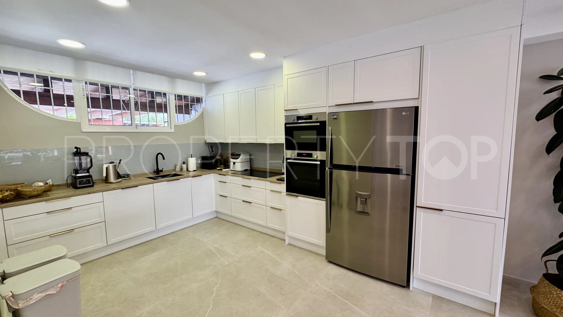 Las Petunias town house for sale