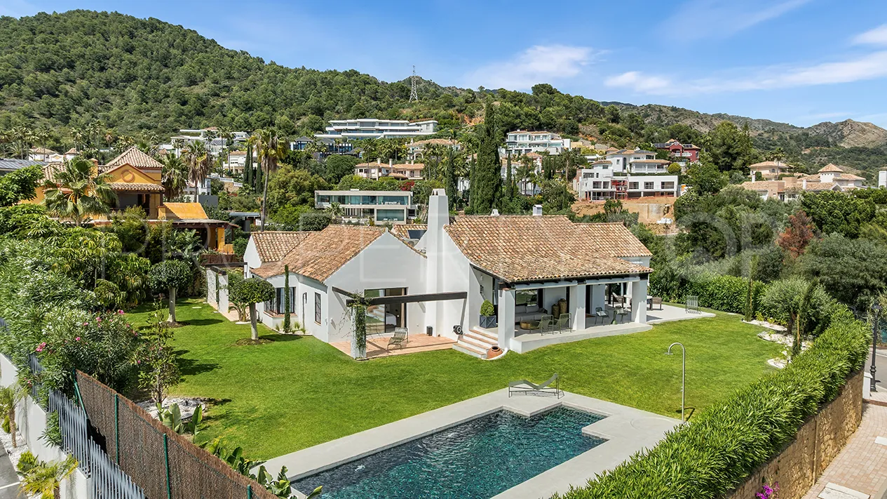 Villa for sale in Cascada de Camojan
