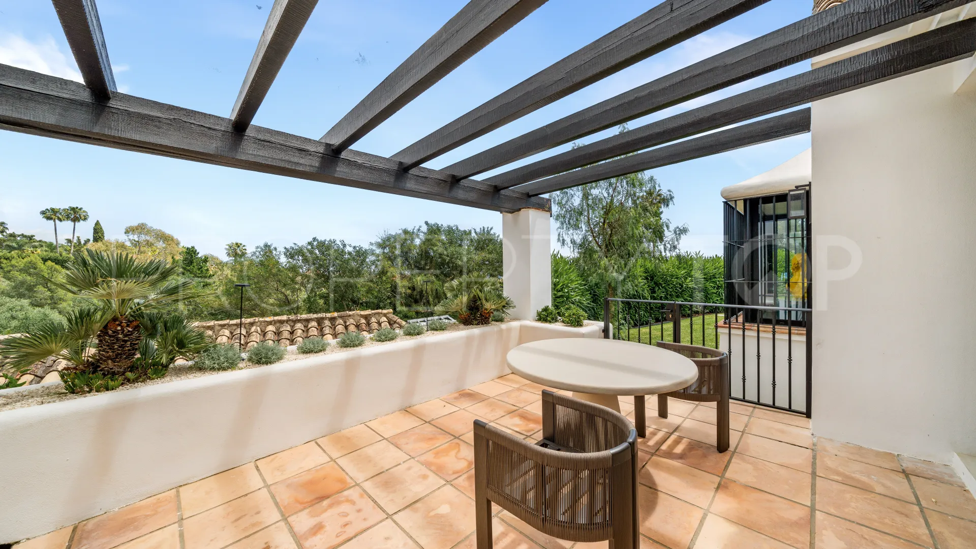 Villa for sale in Cascada de Camojan