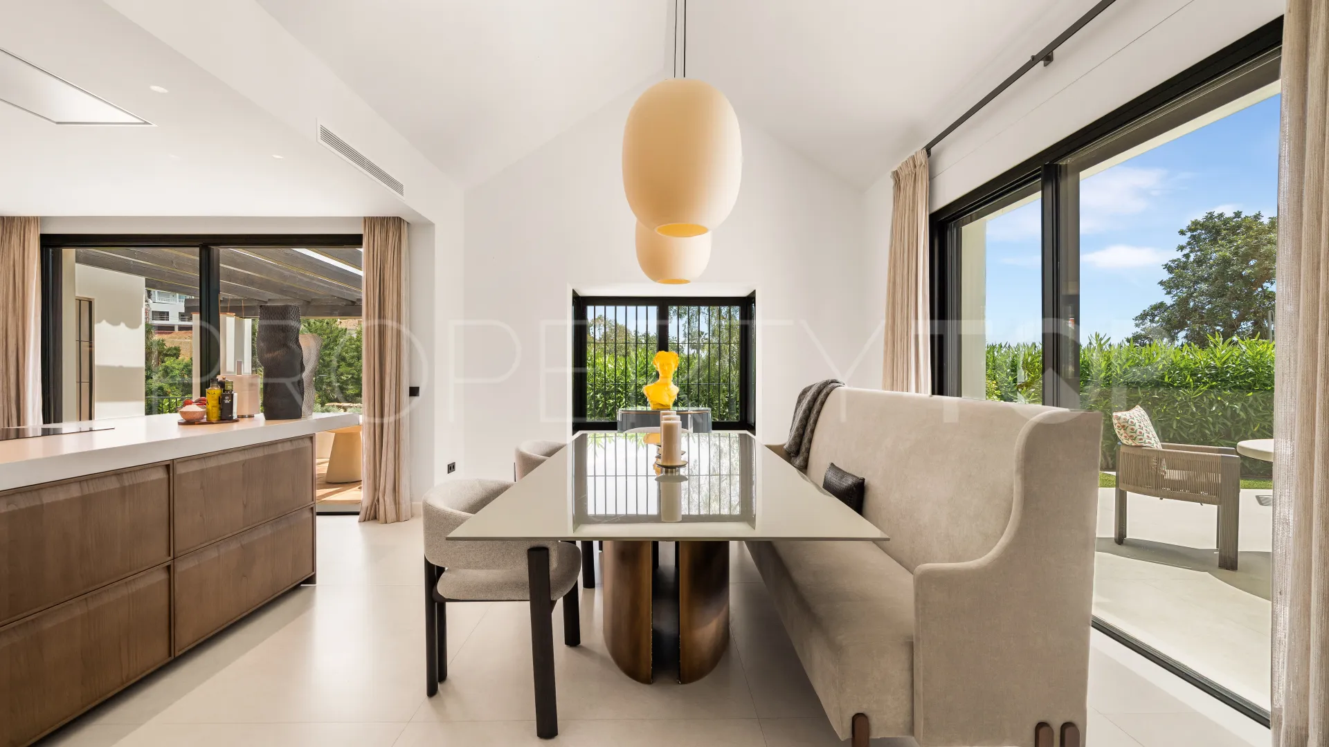 Villa for sale in Cascada de Camojan