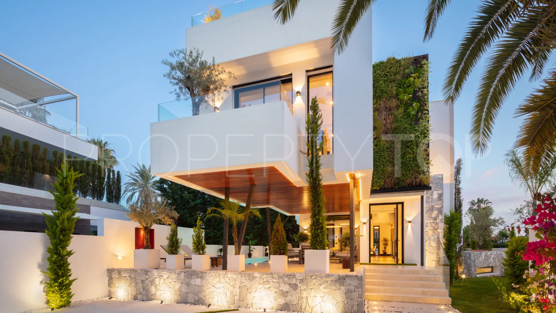 Villa for sale in Marbella Golden Mile with 5 bedrooms