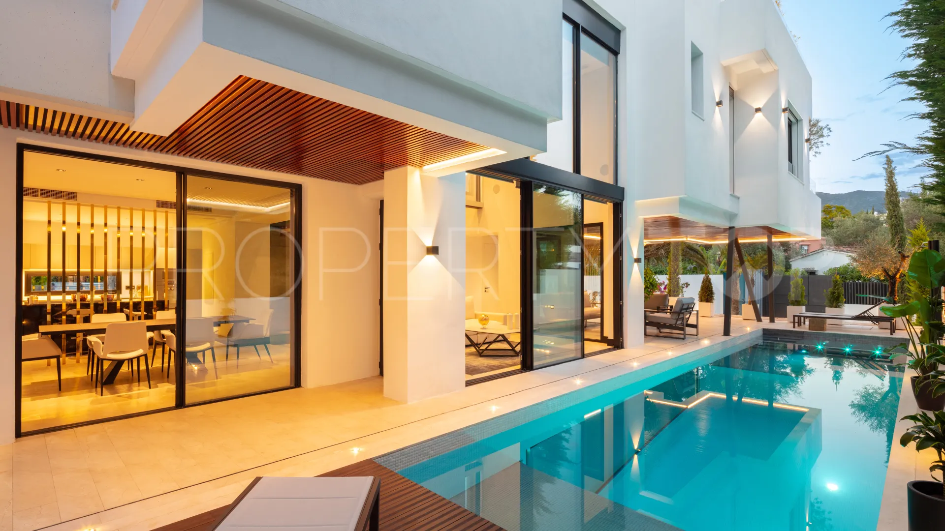 Villa for sale in Marbella Golden Mile with 5 bedrooms