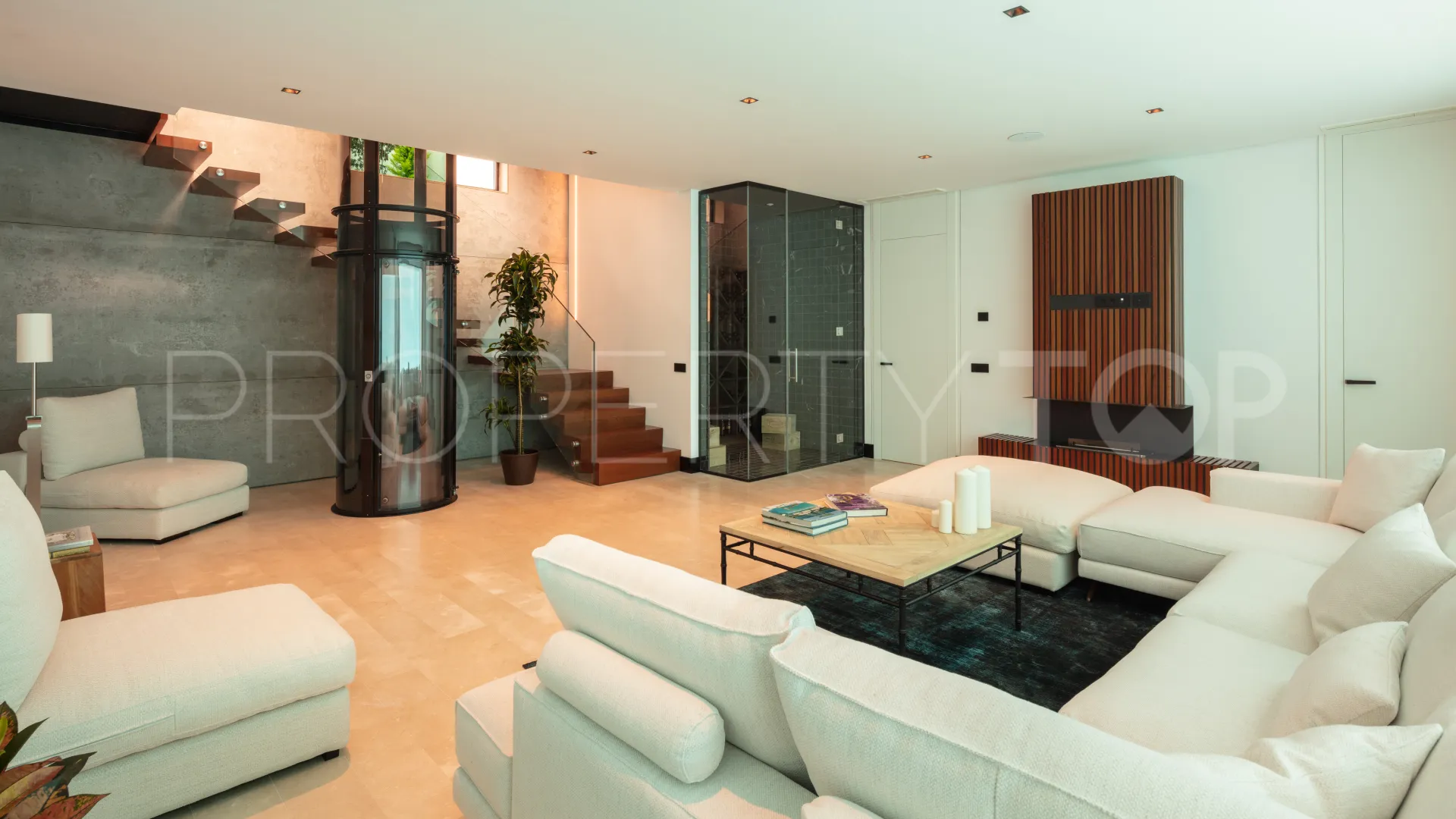 Villa for sale in Marbella Golden Mile with 5 bedrooms