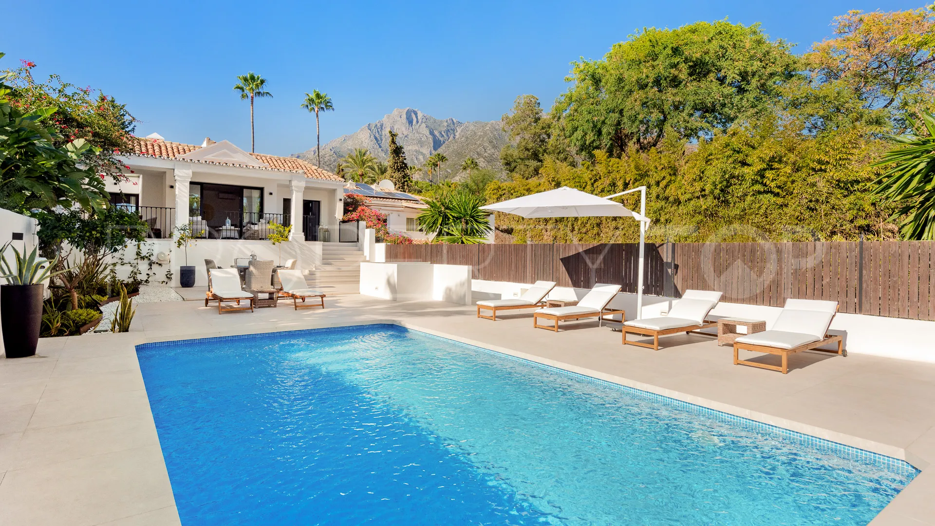 Comprar villa en Balcones de Sierra Blanca con 3 dormitorios