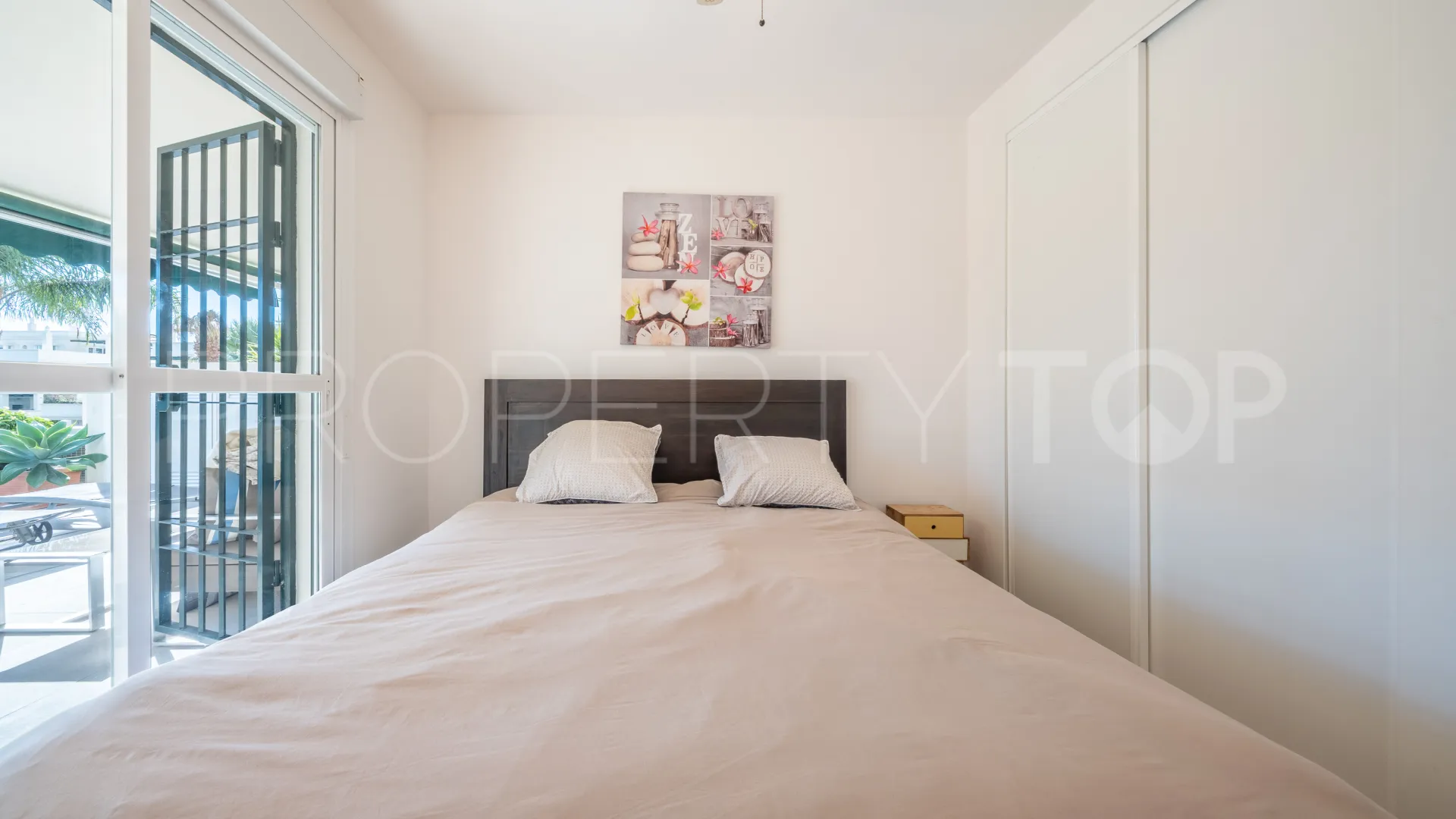 For sale apartment with 2 bedrooms in Nueva Andalucia