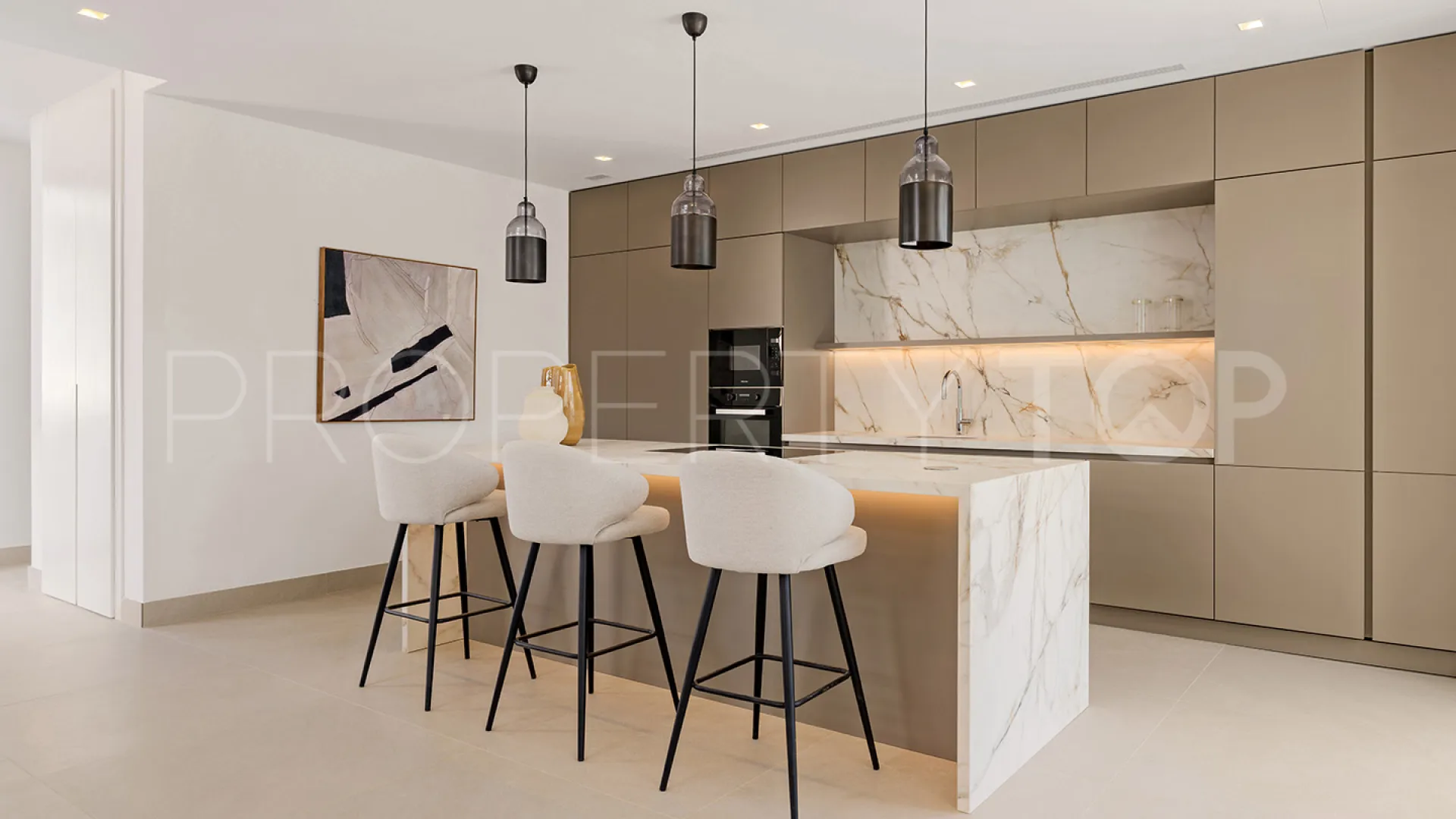 Comprar villa de 3 dormitorios en Estepona Golf
