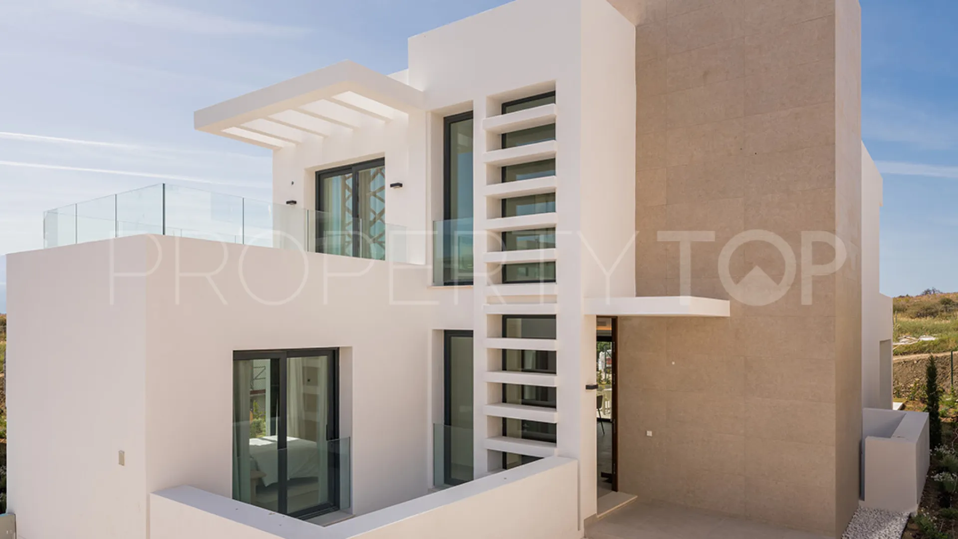 Comprar villa de 3 dormitorios en Estepona Golf