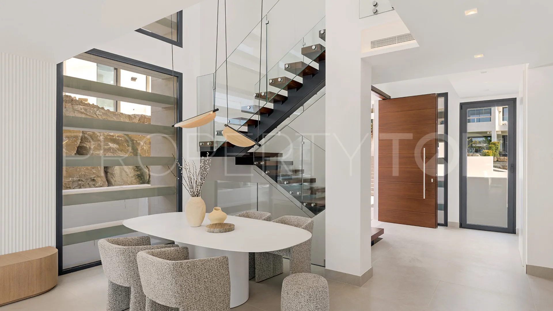 Comprar villa de 3 dormitorios en Estepona Golf