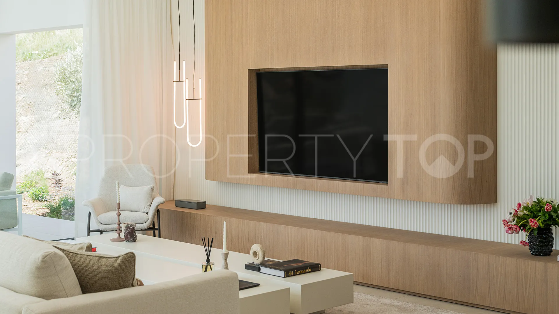 Comprar villa de 3 dormitorios en Estepona Golf