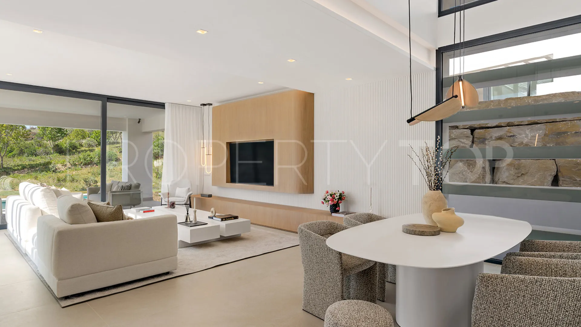 Comprar villa de 3 dormitorios en Estepona Golf