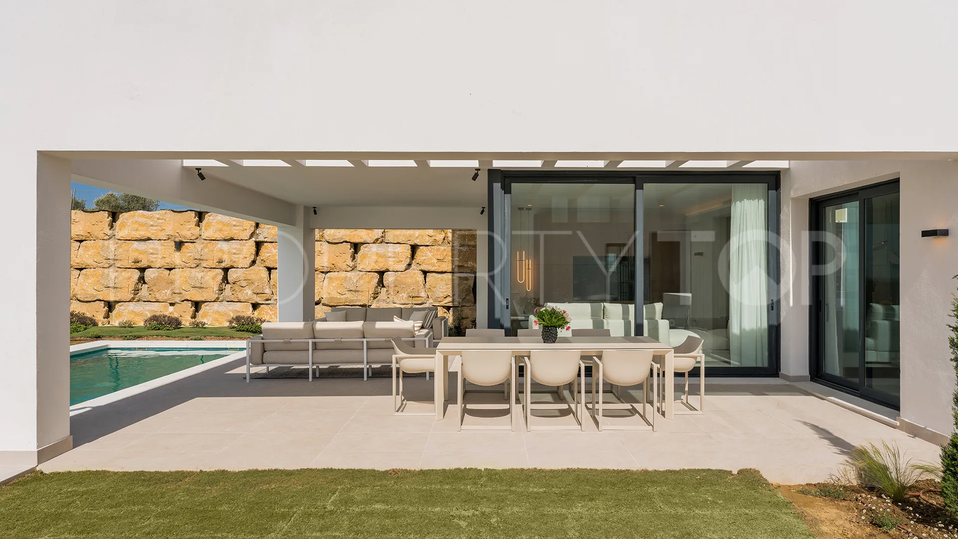 Comprar villa de 3 dormitorios en Estepona Golf