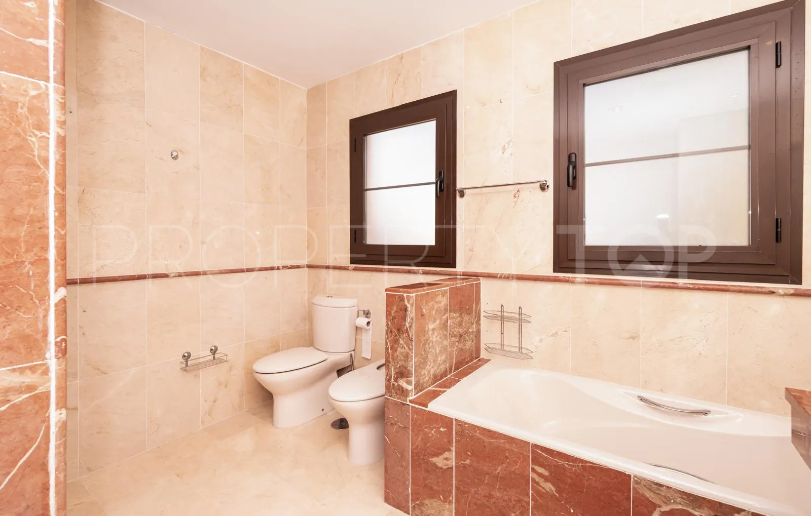 Comprar apartamento en Hacienda del Sol con 4 dormitorios