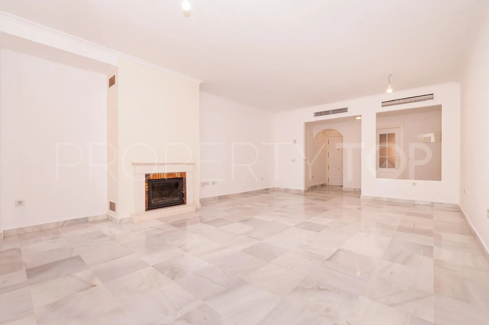 Comprar apartamento en Hacienda del Sol con 4 dormitorios