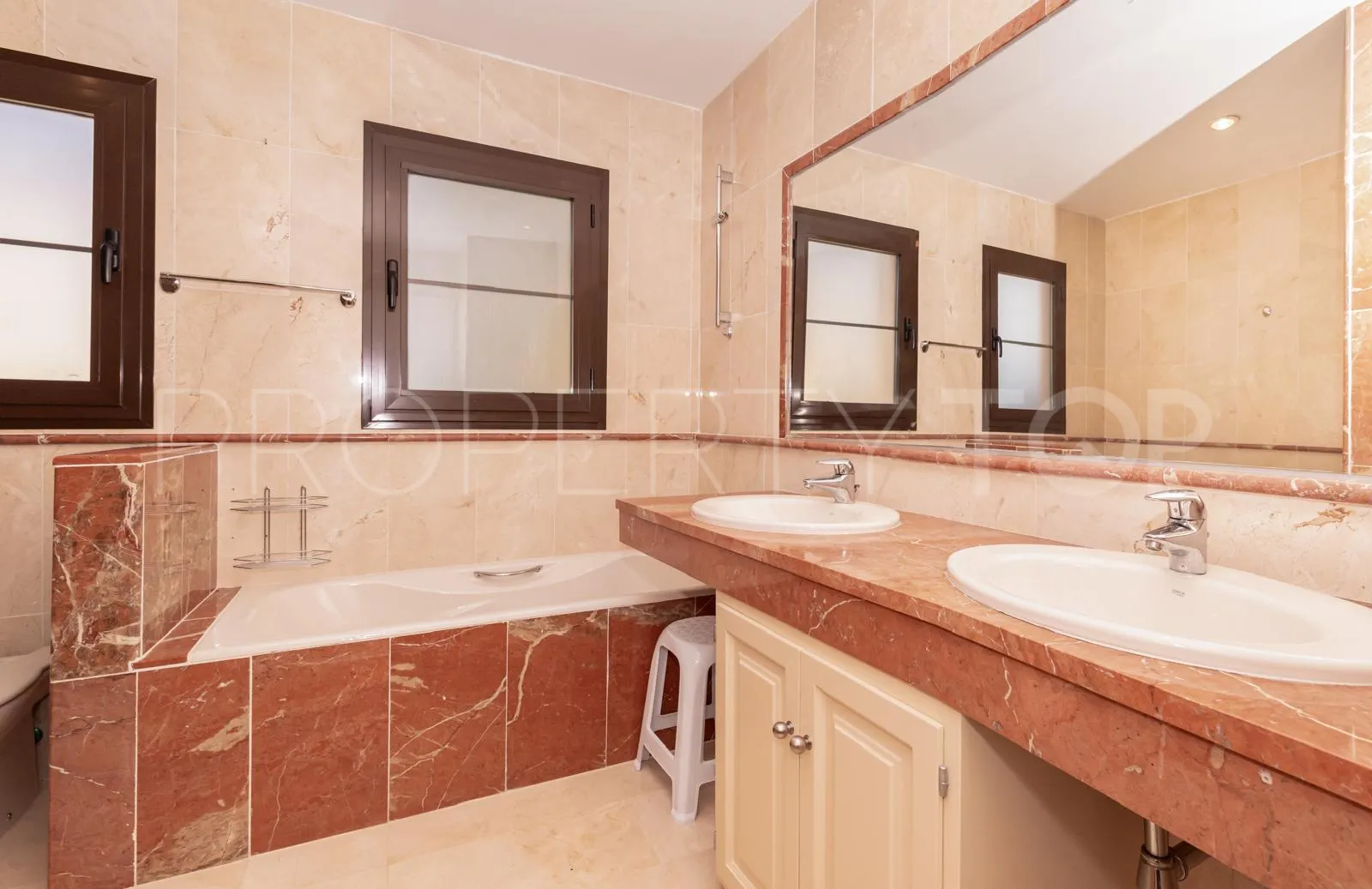 Comprar apartamento en Hacienda del Sol con 4 dormitorios