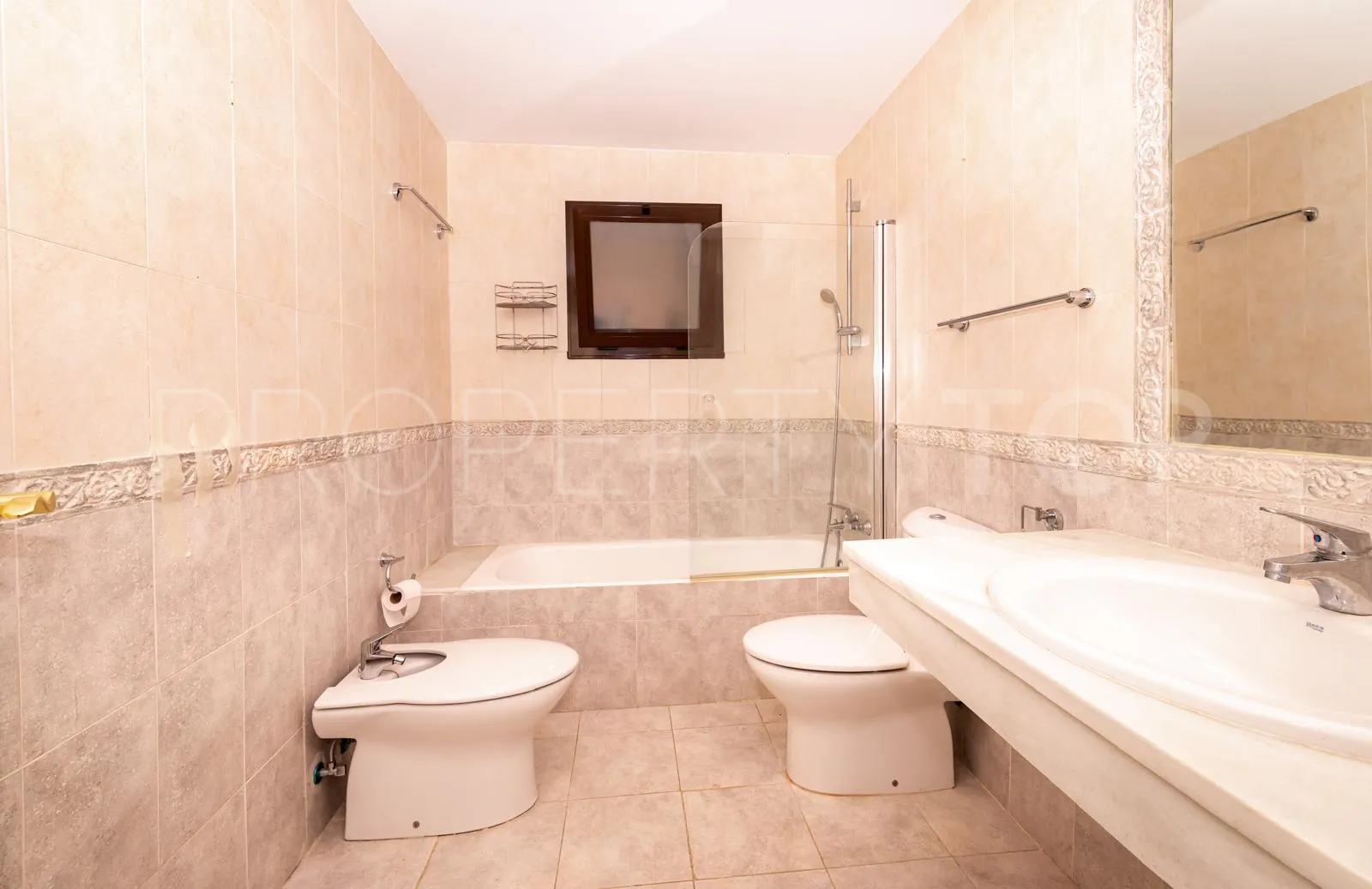 Comprar apartamento en Hacienda del Sol con 4 dormitorios