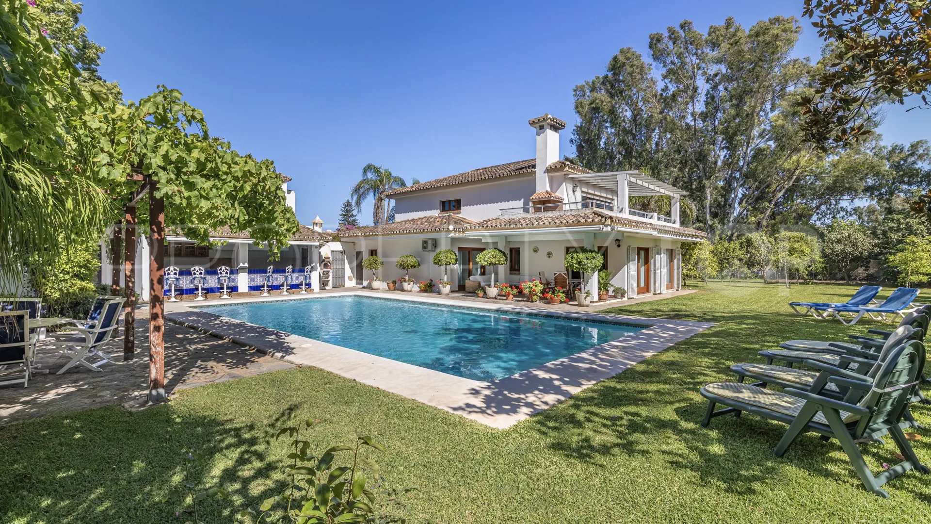 Se vende villa de 5 dormitorios en Cancelada