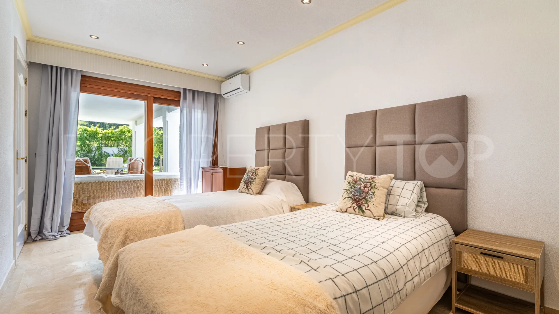 Se vende villa de 5 dormitorios en Cancelada
